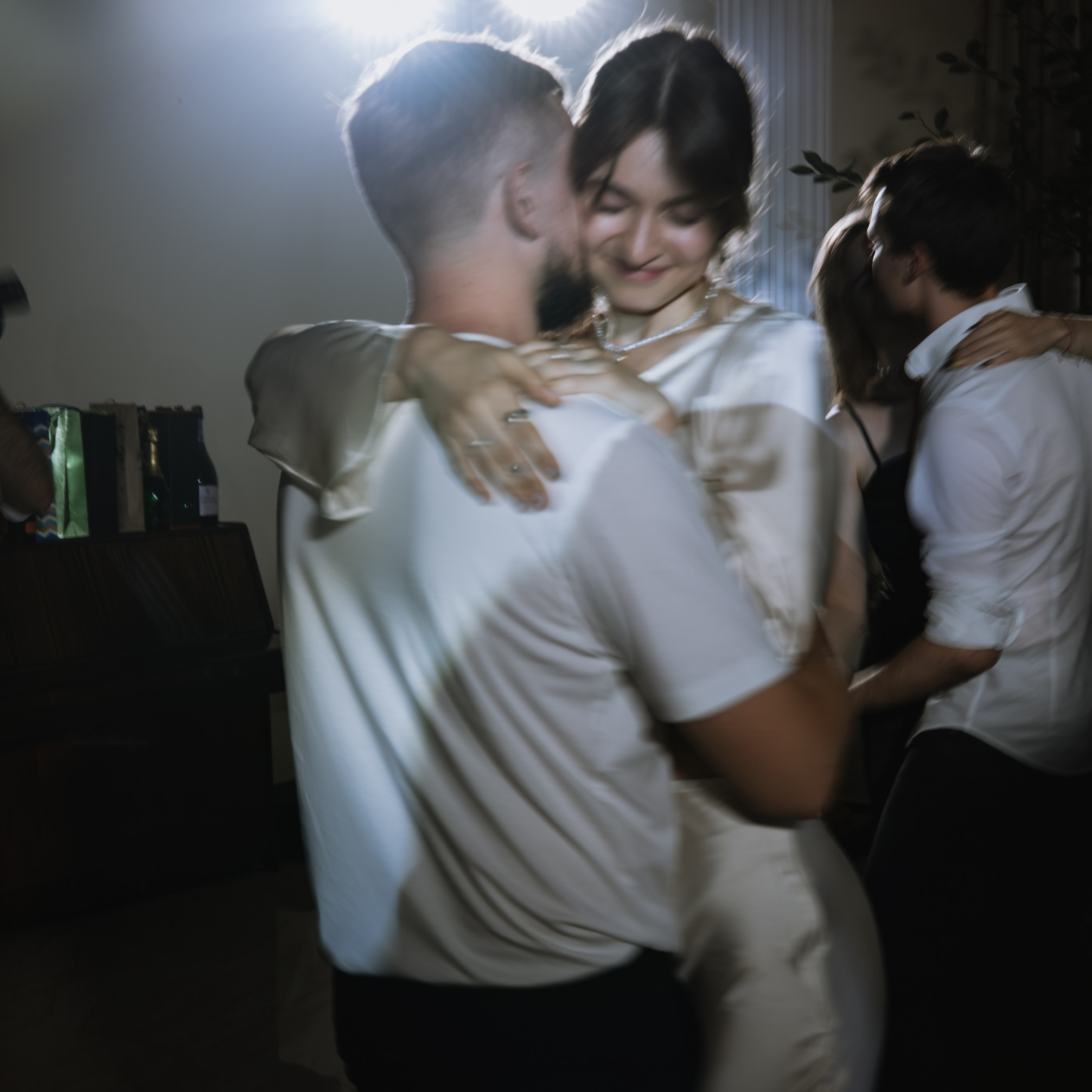 Vnukovo Village свадебная фотосессия с выездной регистрацияей жарким августом утро невесты в доме на природе и выездная регистрация. Свадебный фотограф Москва Москвовская область Санкт-Петербург