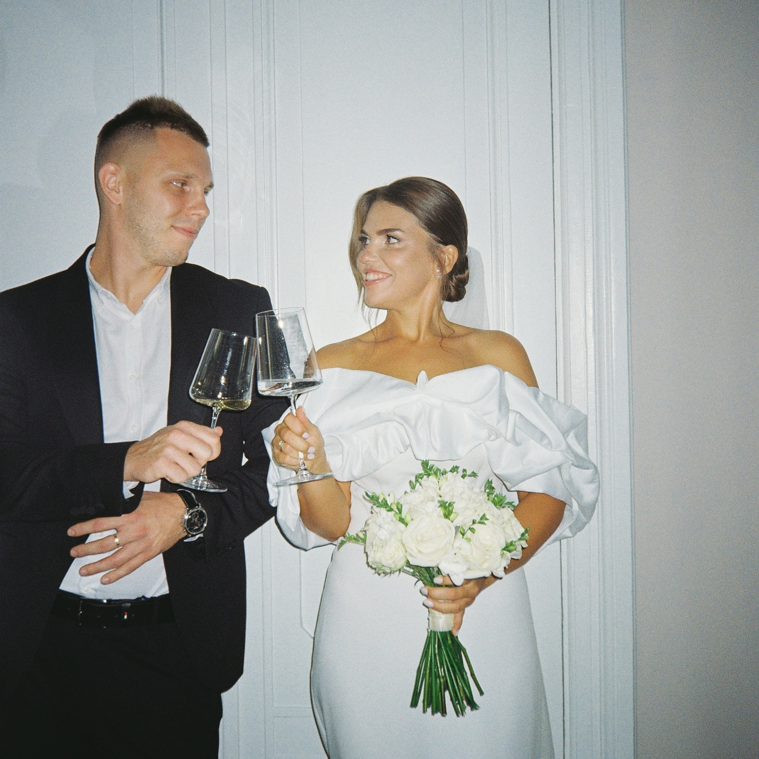 Камерная свадьба в Москве утро в отеле Рихтер регистрация в White studio Royal адреса счастья. Свадебный фотограф Москва Москвовская область Санкт-Петербург