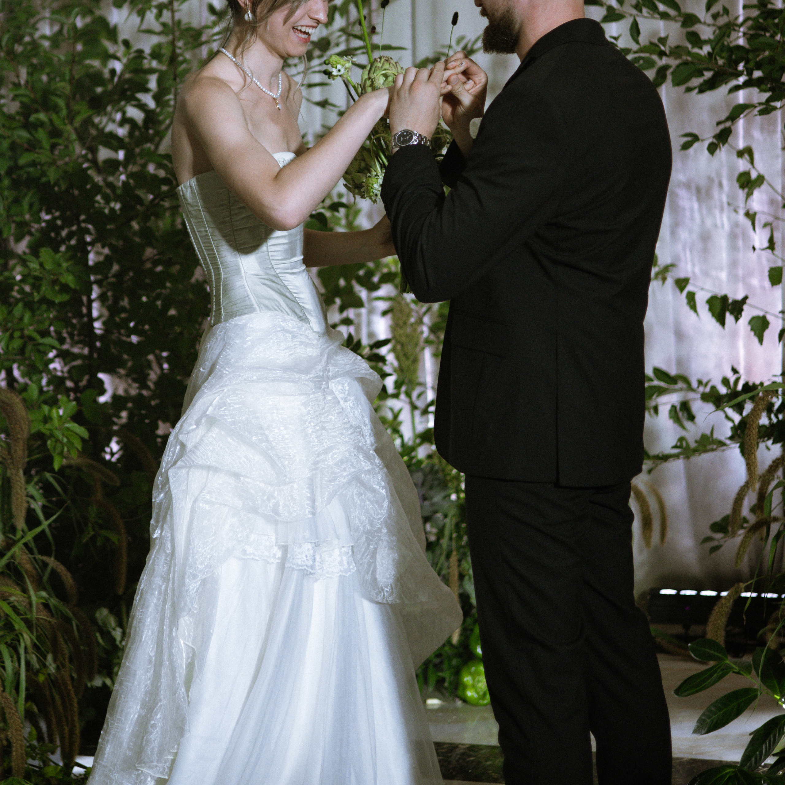 Vnukovo Village свадебная фотосессия с выездной регистрацияей жарким августом утро невесты в доме на природе и выездная регистрация. Свадебный фотограф Москва Москвовская область Санкт-Петербург