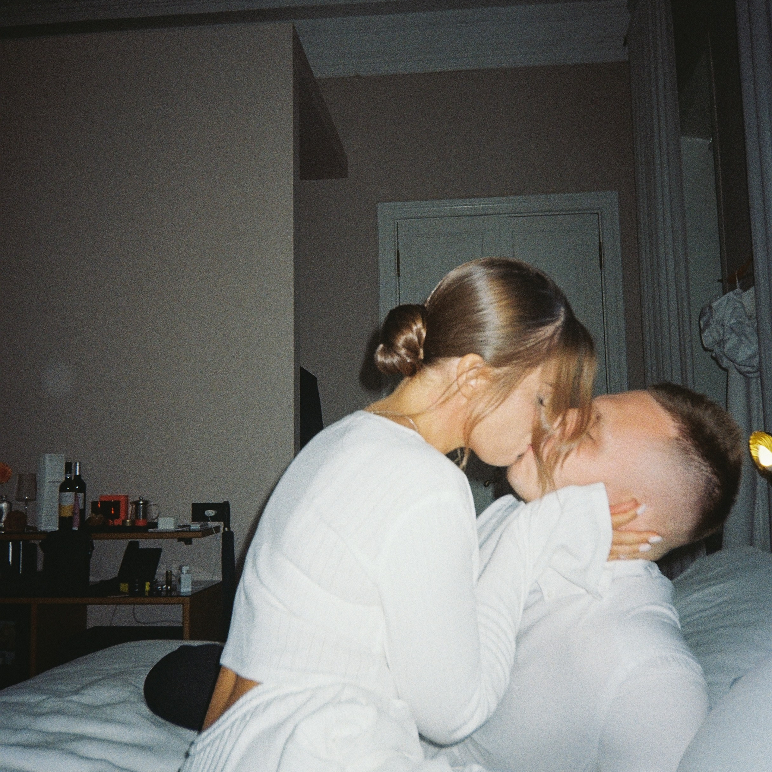 Камерная свадьба в Москве утро в отеле Рихтер регистрация в White studio Royal адреса счастья. Свадебный фотограф Москва Москвовская область Санкт-Петербург