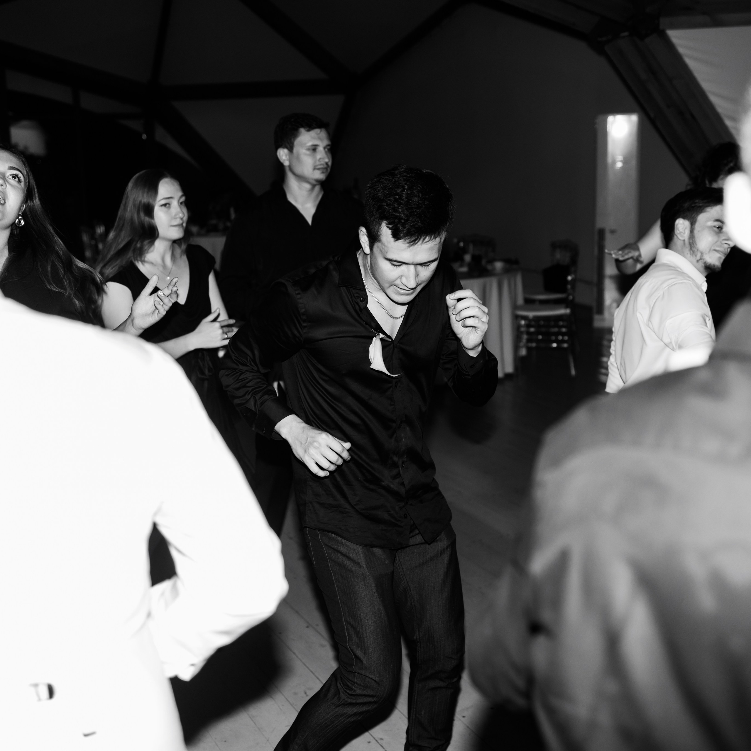 Свадьба на 50 человек на озере Сенеж площадка the Sun выездная регистрация. Свадебный фотограф Москва Москвовская область Санкт-Петербург