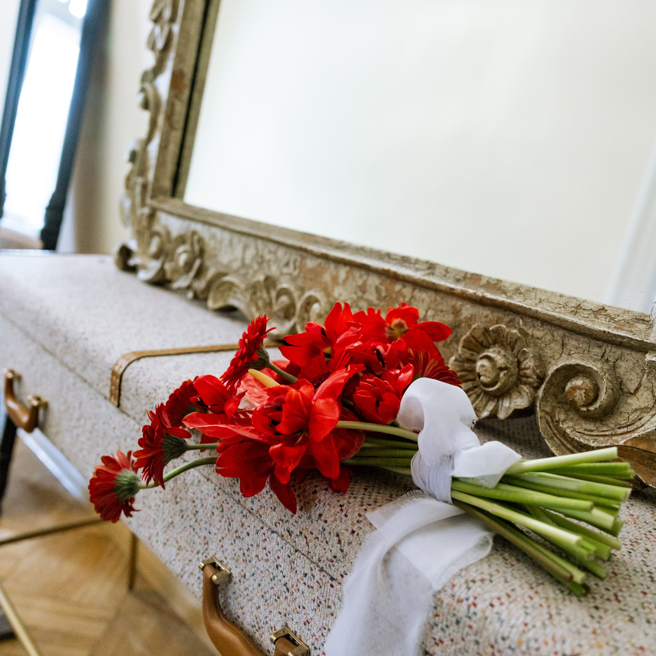 Свадебная фотосессия 14 февраля в студии вместо отеля. Свадебный фотограф Москва Москвовская область Санкт-Петербург