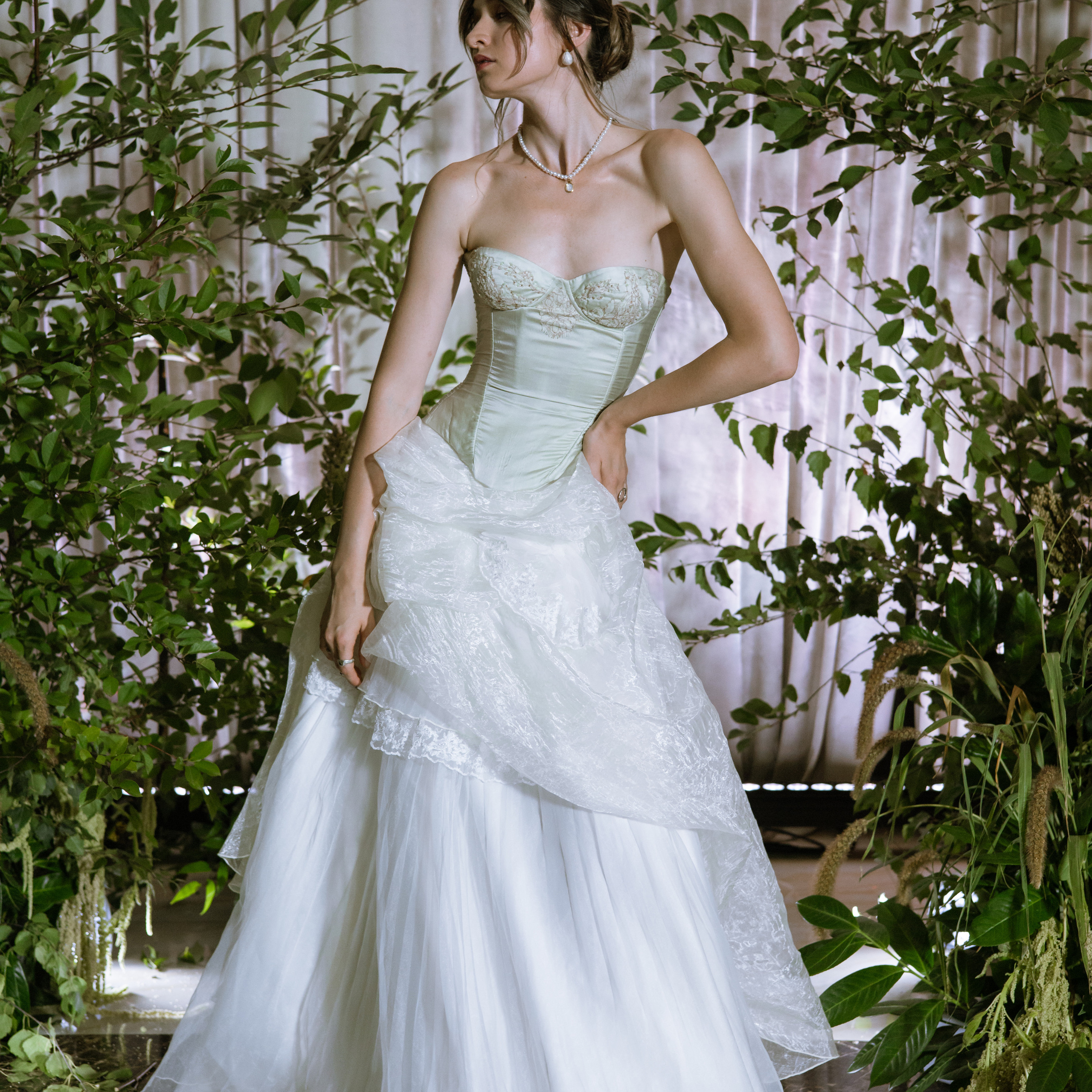 Vnukovo Village свадебная фотосессия с выездной регистрацияей жарким августом утро невесты в доме на природе и выездная регистрация. Свадебный фотограф Москва Москвовская область Санкт-Петербург