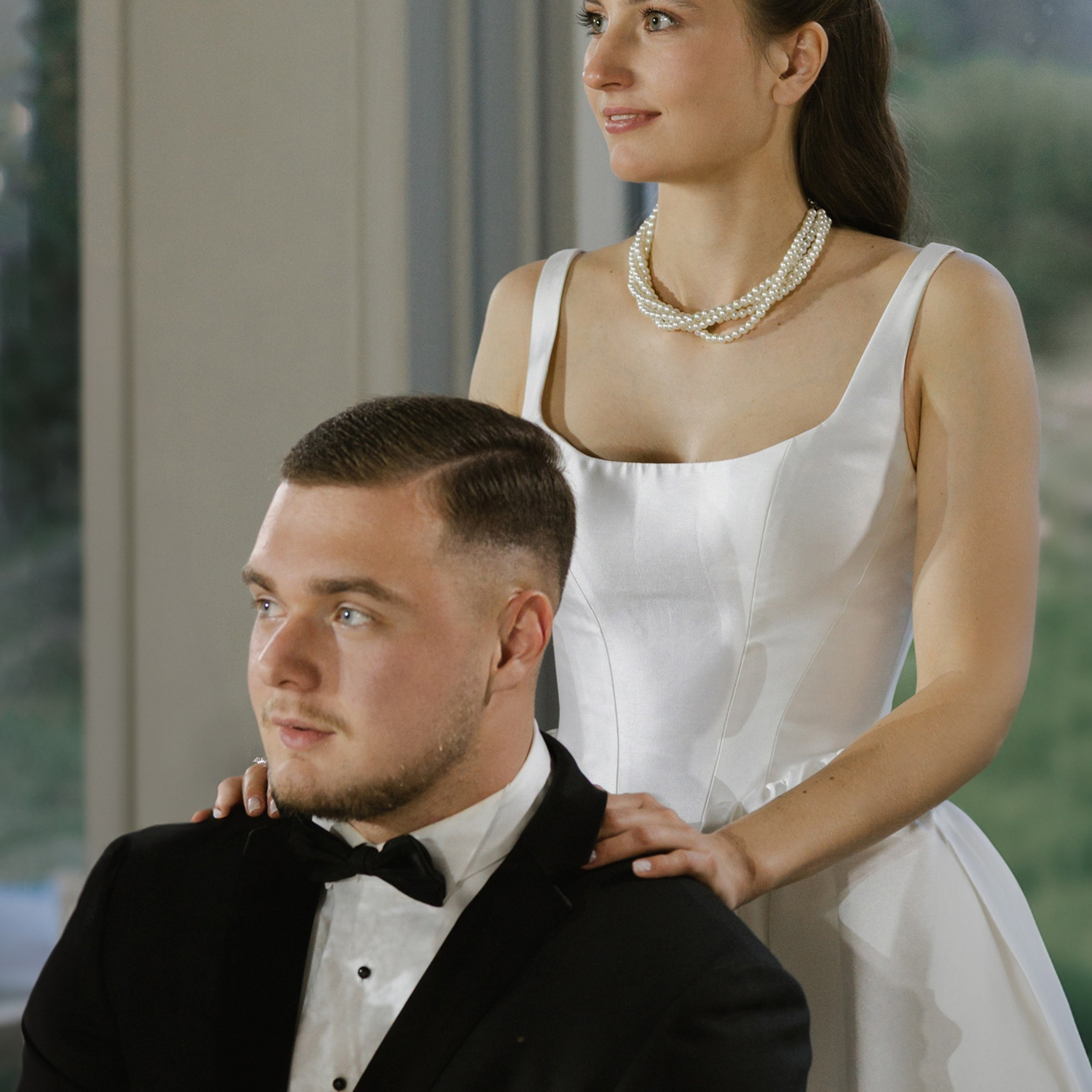 Свадебная съемка камерная с цветным дымом. Свадебный фотограф Москва Москвовская область Санкт-Петербург