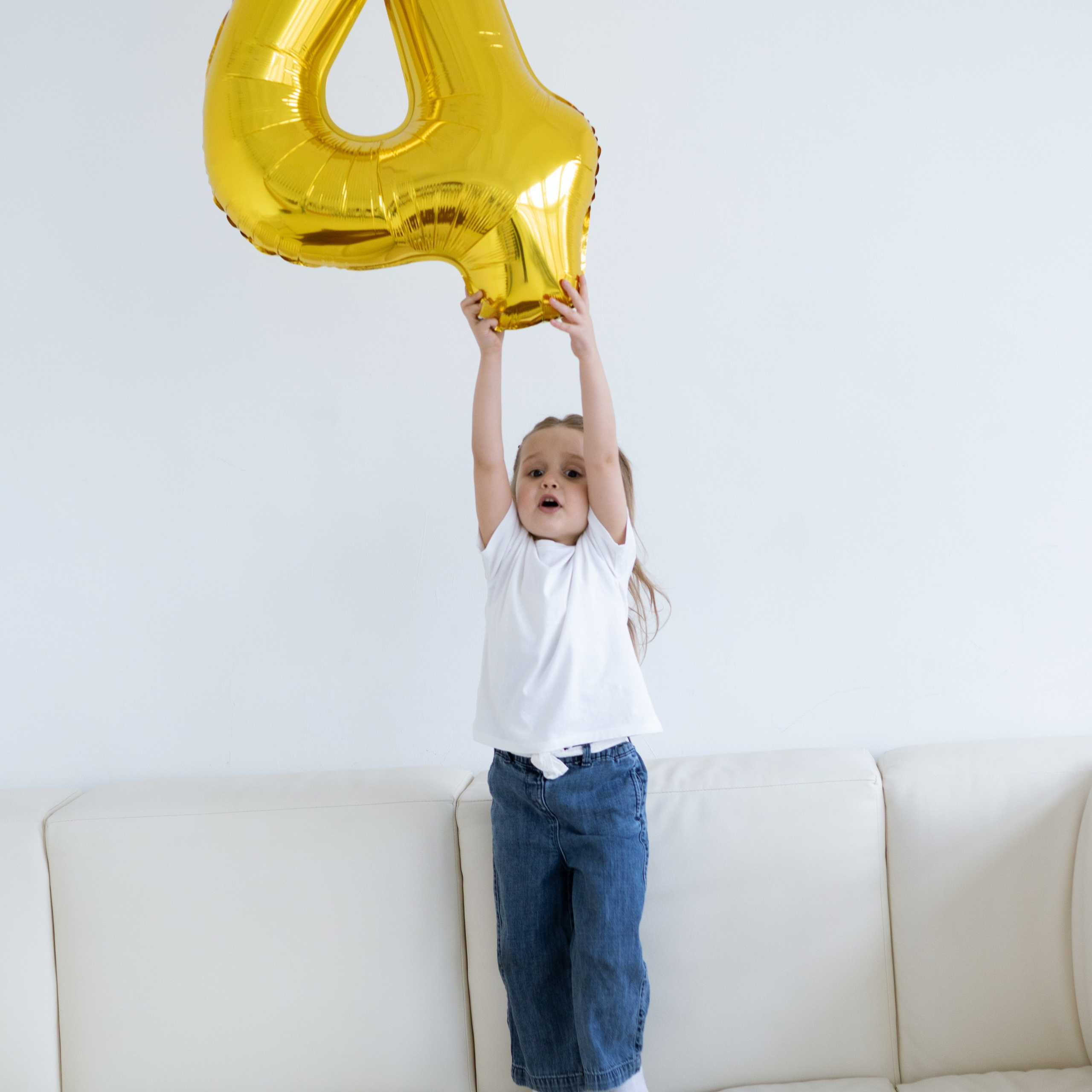 Фотосессия на 4 года в студии Москва. Свадебный фотограф Москва Москвовская область Санкт-Петербург