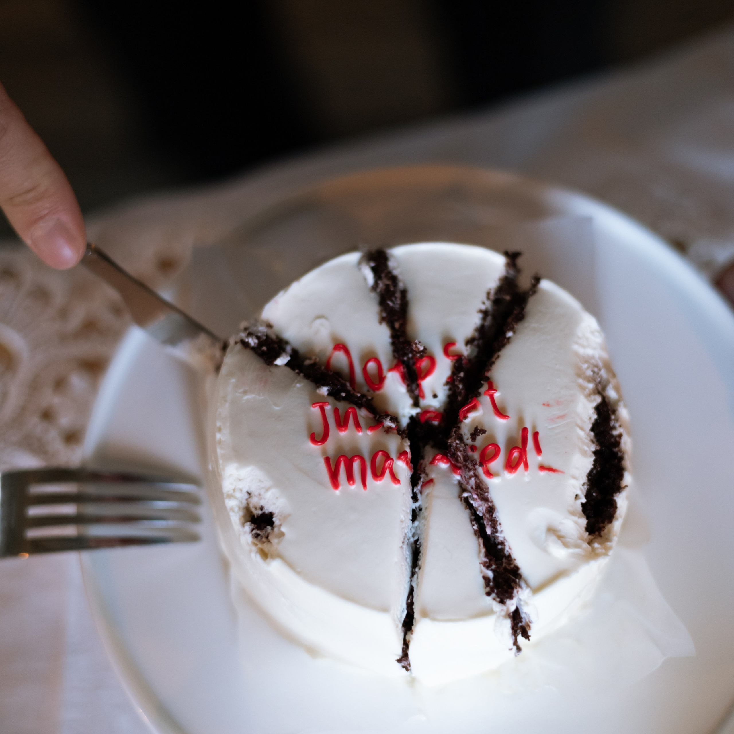 Регистрация брака в особняке Royal фотосессия лавстори в студии Москва и камерный ужин с друзьями. Свадебный фотограф Москва Москвовская область Санкт-Петербург