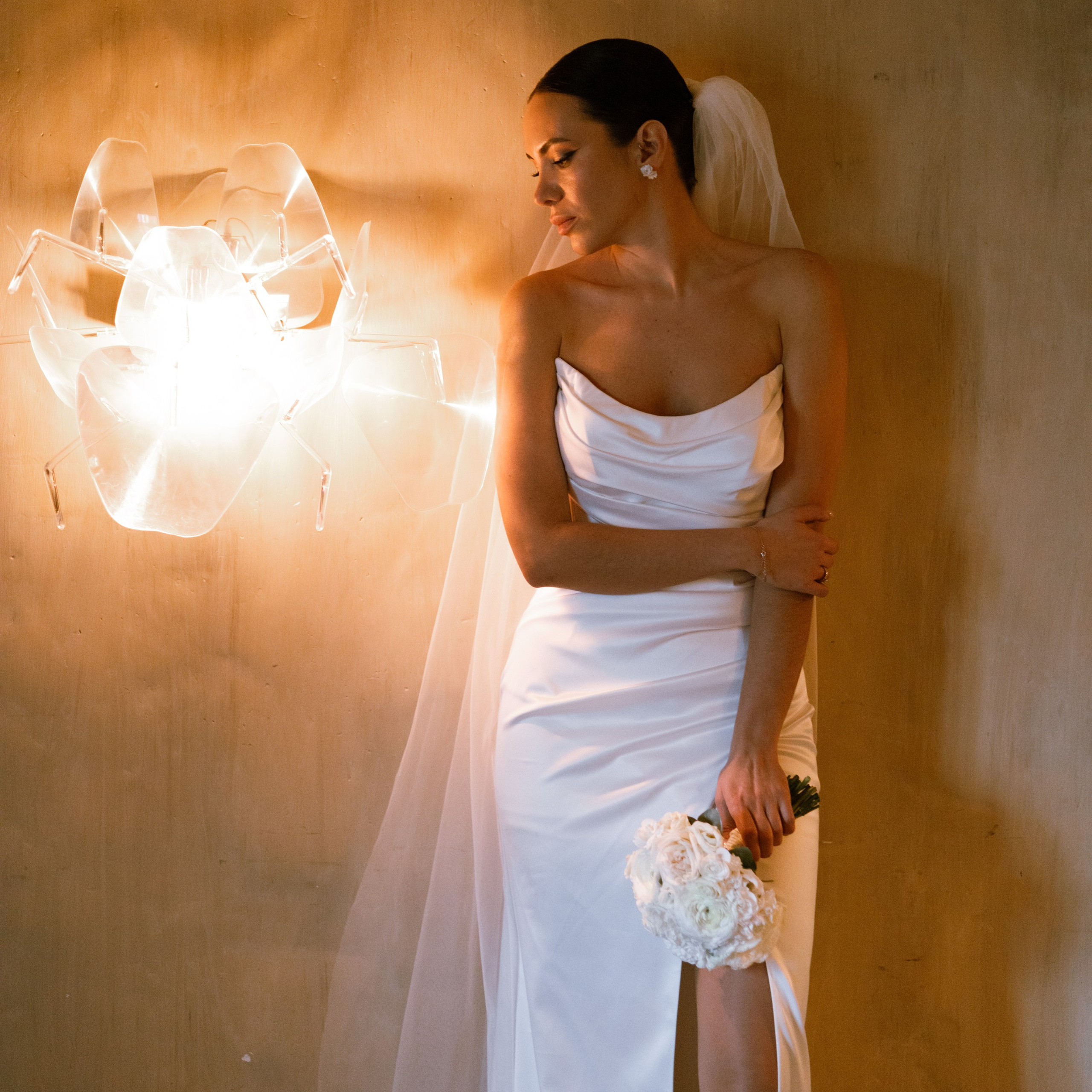 Регистрация брака в особняке Royal фотосессия лавстори в студии Москва и камерный ужин с друзьями. Свадебный фотограф Москва Москвовская область Санкт-Петербург