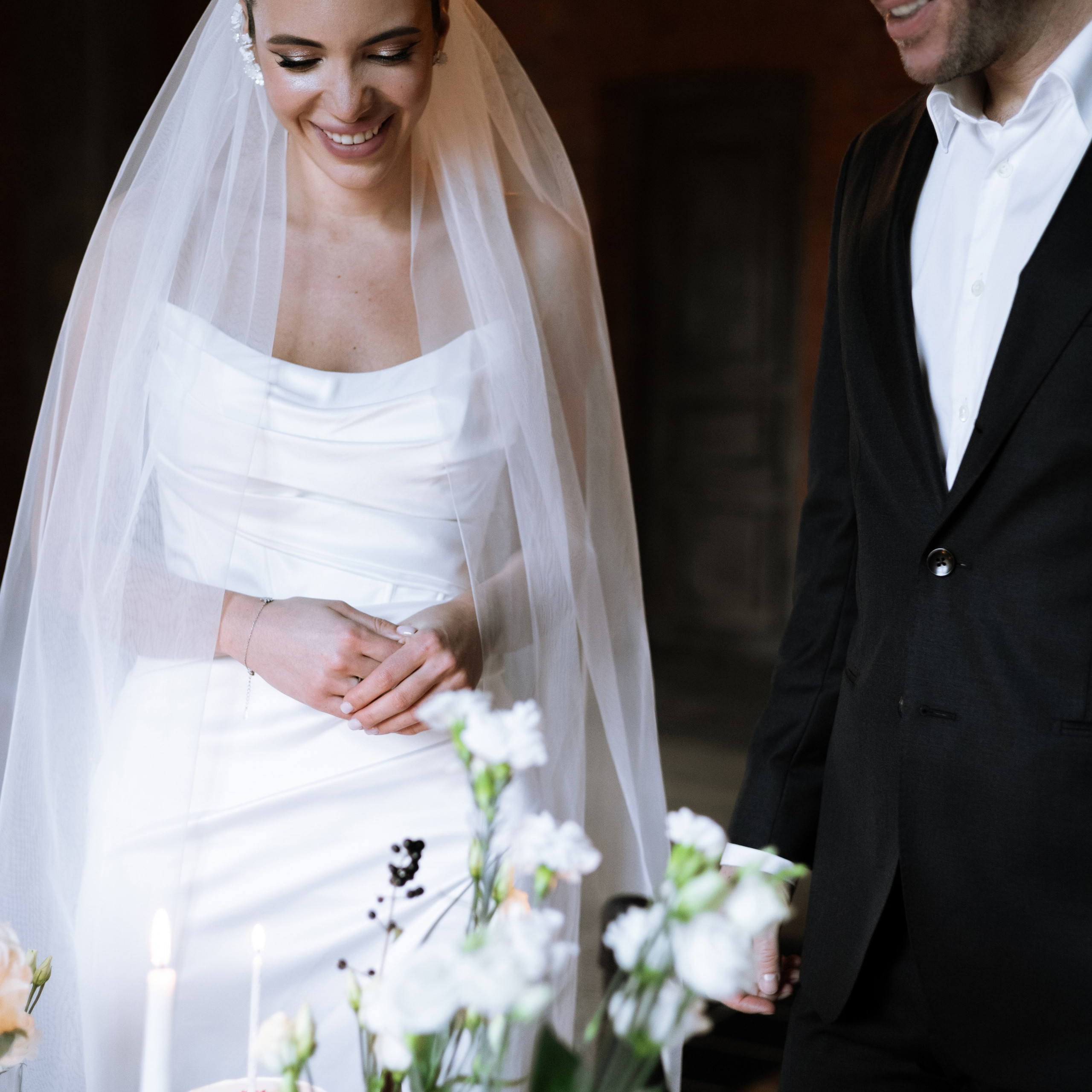 Регистрация брака в особняке Royal фотосессия лавстори в студии Москва и камерный ужин с друзьями. Свадебный фотограф Москва Москвовская область Санкт-Петербург