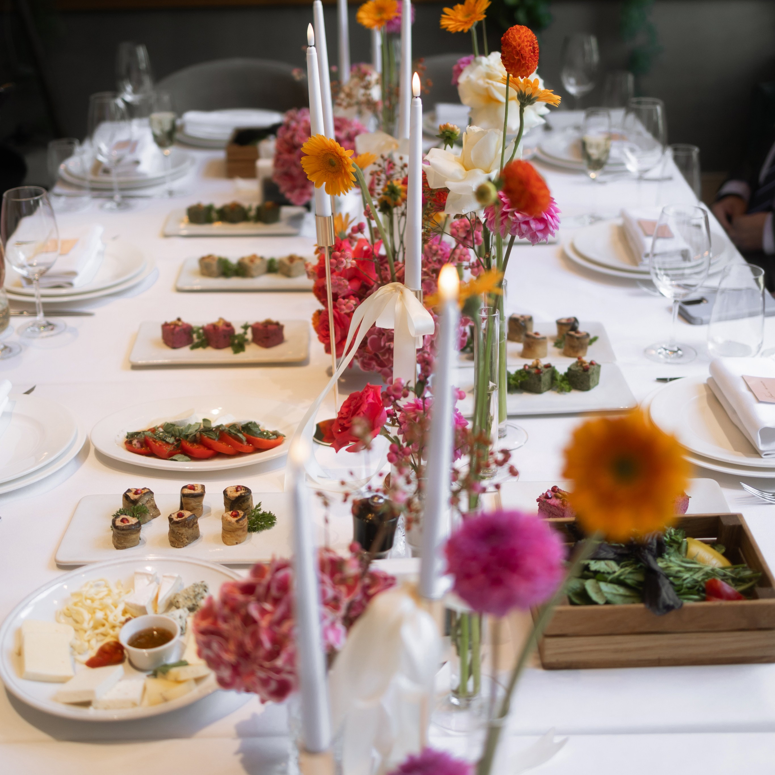 Регисрация брака в Пушкинской библиотеке и камерный свадебный ужин в кругу семьи в ресторане Ривьера. Свадебный фотограф Москва Москвовская область Санкт-Петербург