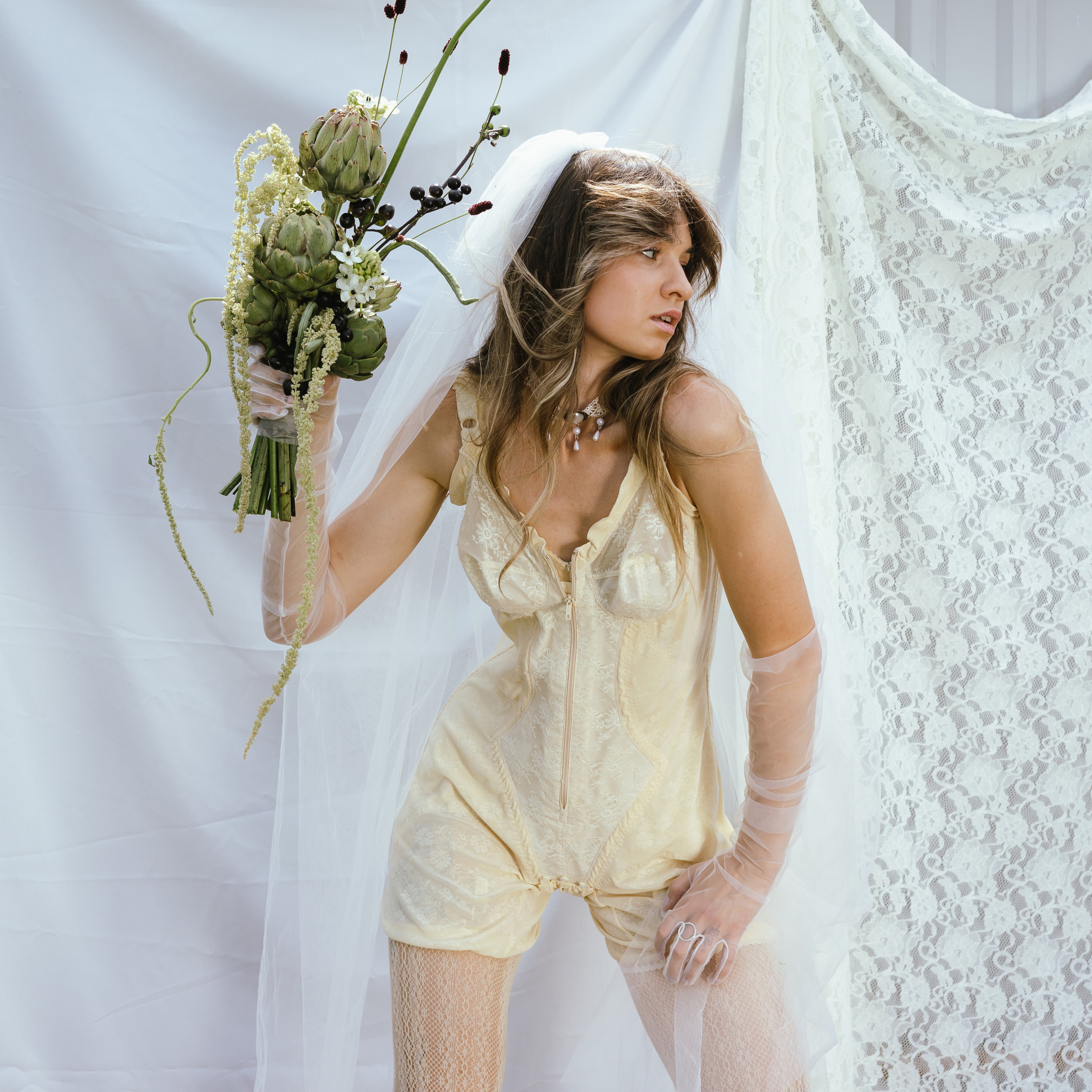 Vnukovo Village свадебная фотосессия с выездной регистрацияей жарким августом утро невесты в доме на природе и выездная регистрация. Свадебный фотограф Москва Москвовская область Санкт-Петербург