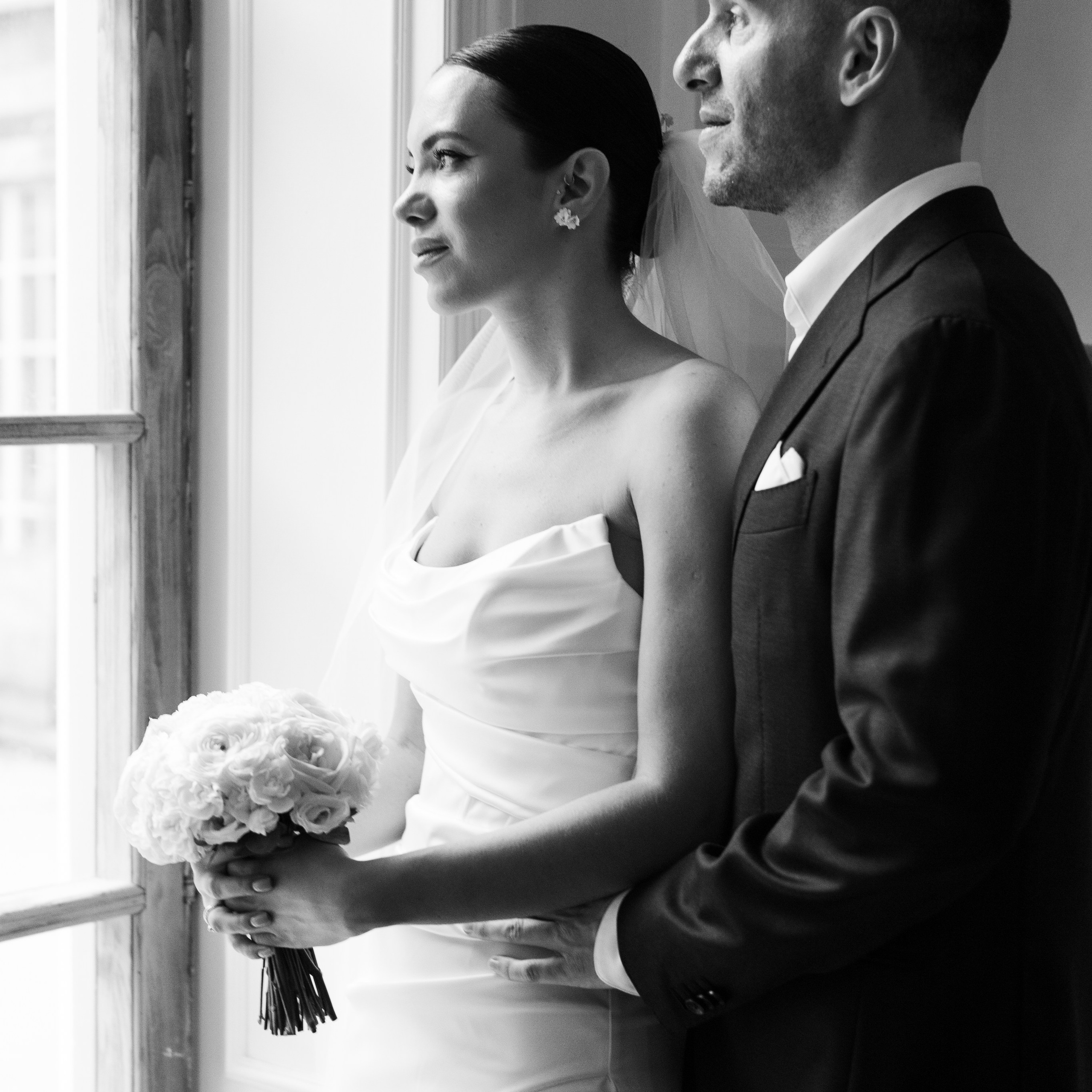 Регистрация брака в особняке Royal фотосессия лавстори в студии Москва и камерный ужин с друзьями. Свадебный фотограф Москва Москвовская область Санкт-Петербург