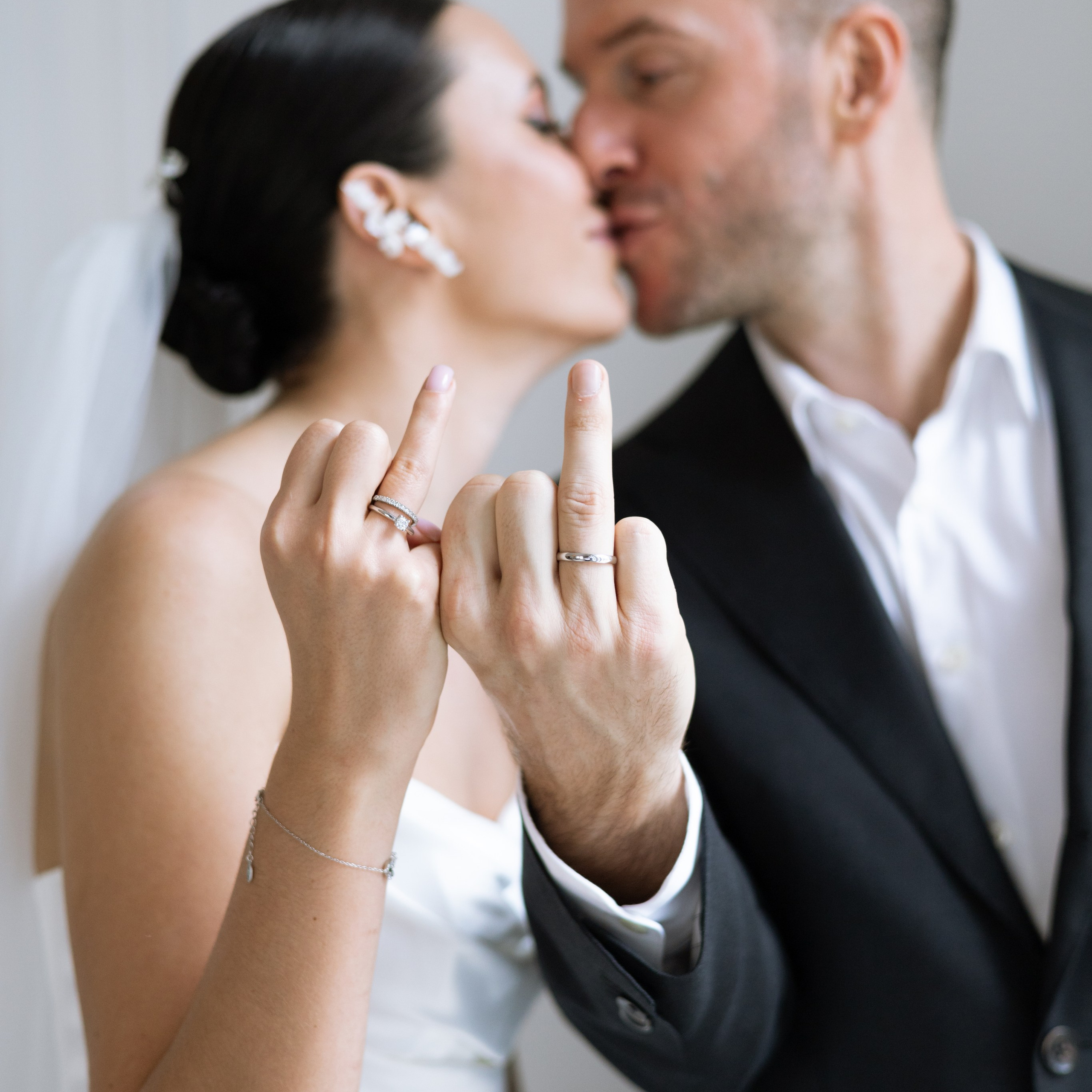 Регистрация брака в особняке Royal фотосессия лавстори в студии Москва и камерный ужин с друзьями. Свадебный фотограф Москва Москвовская область Санкт-Петербург