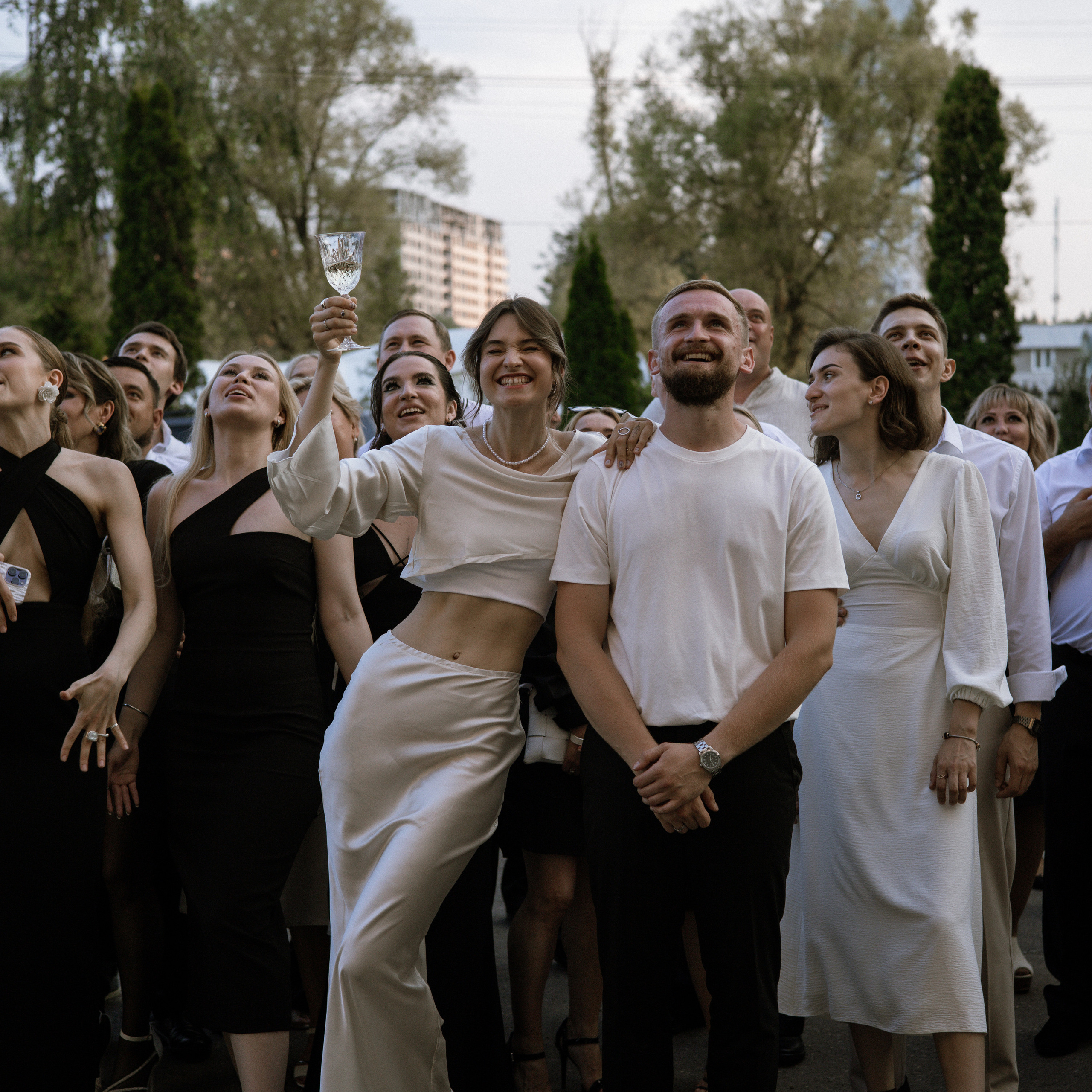 Vnukovo Village свадебная фотосессия с выездной регистрацияей жарким августом утро невесты в доме на природе и выездная регистрация. Свадебный фотограф Москва Москвовская область Санкт-Петербург