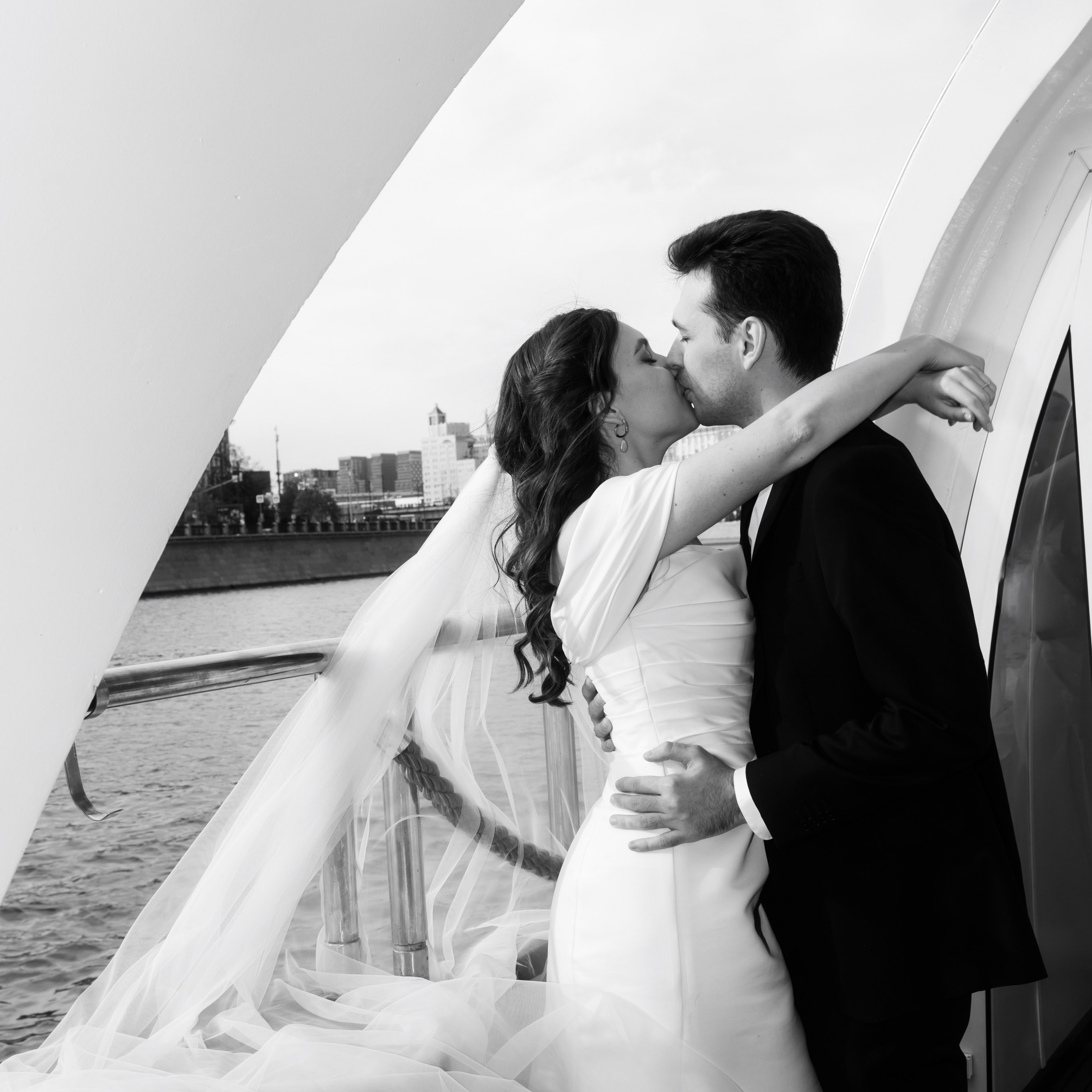 Регисрация брака в Пушкинской библиотеке и камерный свадебный ужин в кругу семьи в ресторане Ривьера. Свадебный фотограф Москва Москвовская область Санкт-Петербург