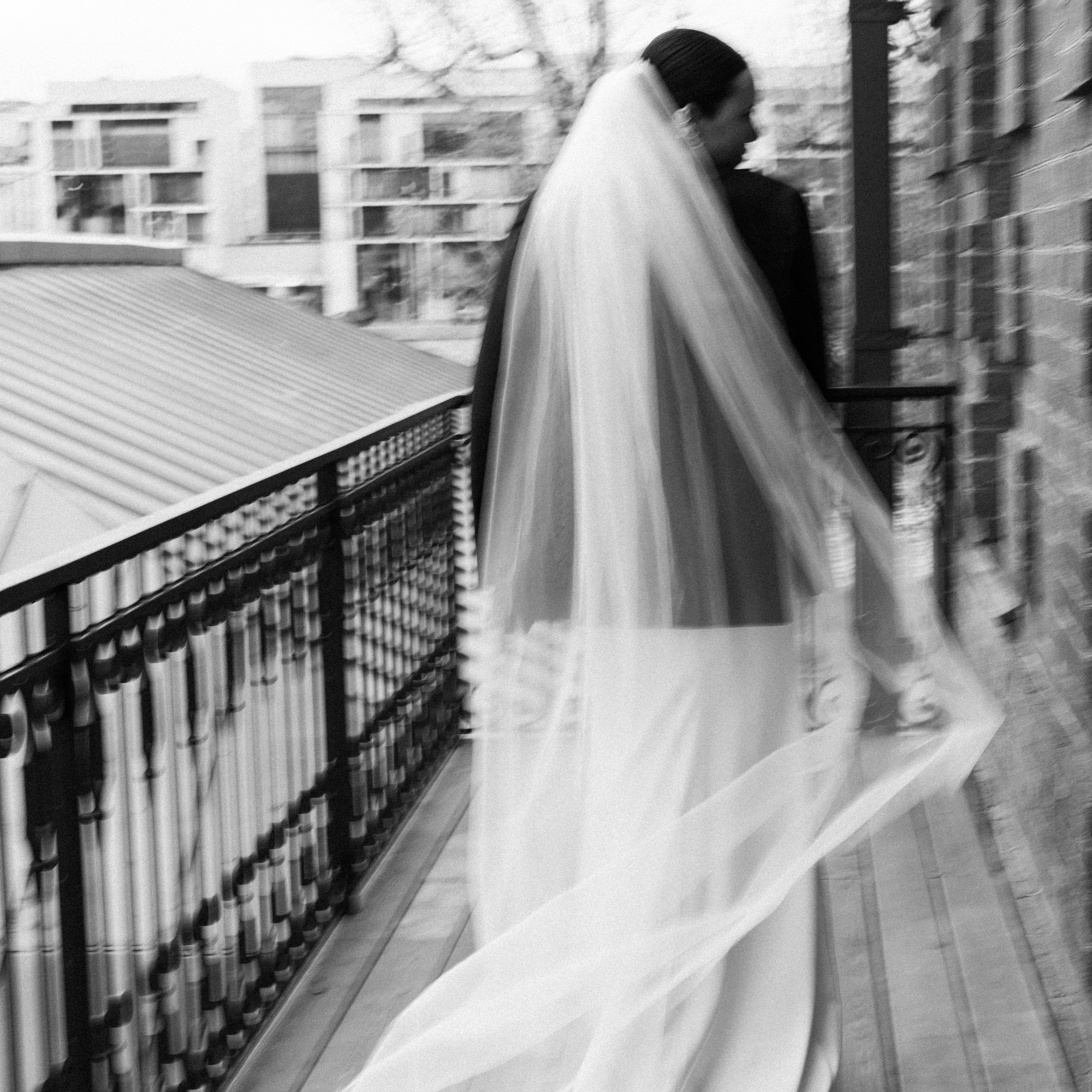 Регистрация брака в особняке Royal фотосессия лавстори в студии Москва и камерный ужин с друзьями. Свадебный фотограф Москва Москвовская область Санкт-Петербург