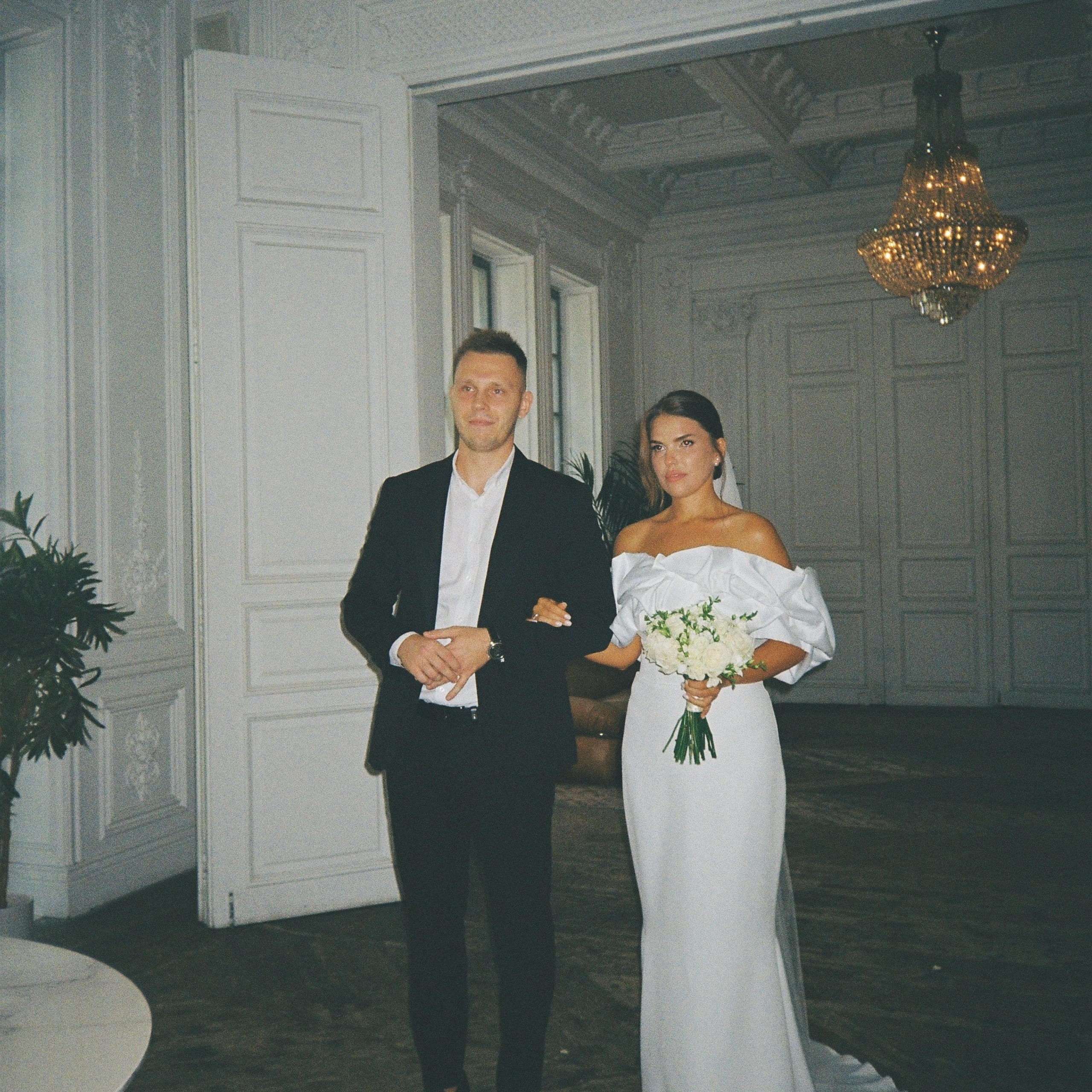 Камерная свадьба в Москве утро в отеле Рихтер регистрация в White studio Royal адреса счастья. Свадебный фотограф Москва Москвовская область Санкт-Петербург