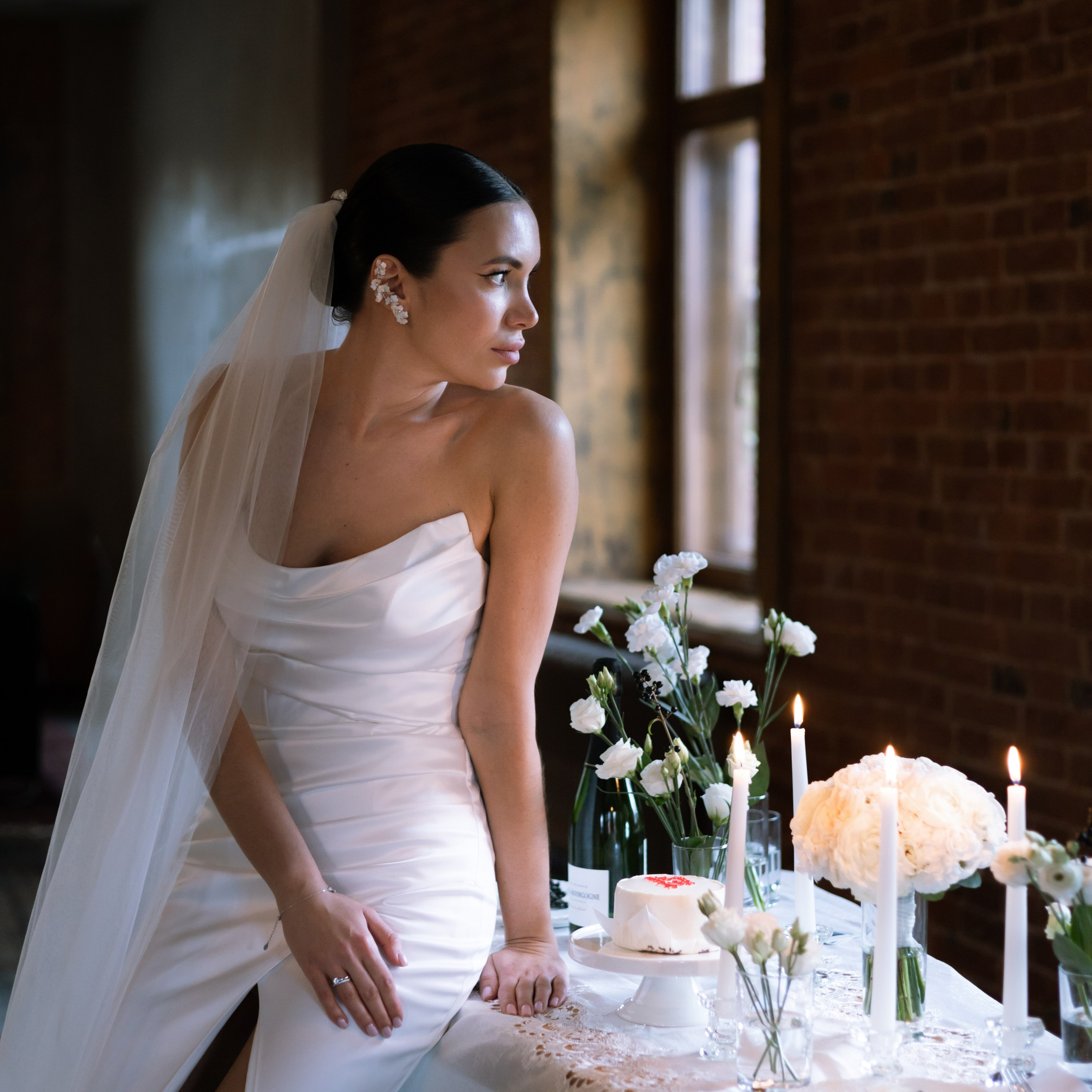 Регистрация брака в особняке Royal фотосессия лавстори в студии Москва и камерный ужин с друзьями. Свадебный фотограф Москва Москвовская область Санкт-Петербург