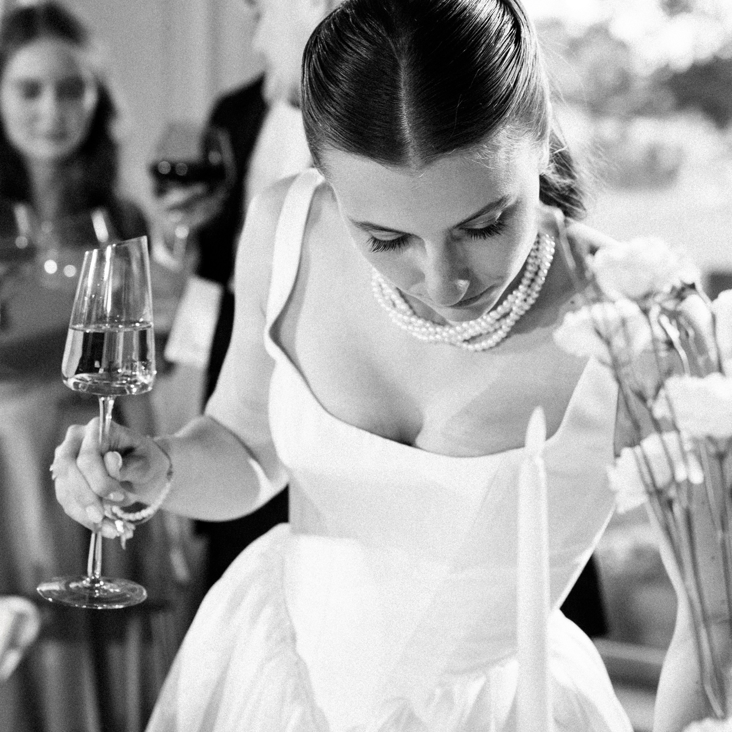 Свадебная съемка камерная с цветным дымом. Свадебный фотограф Москва Москвовская область Санкт-Петербург