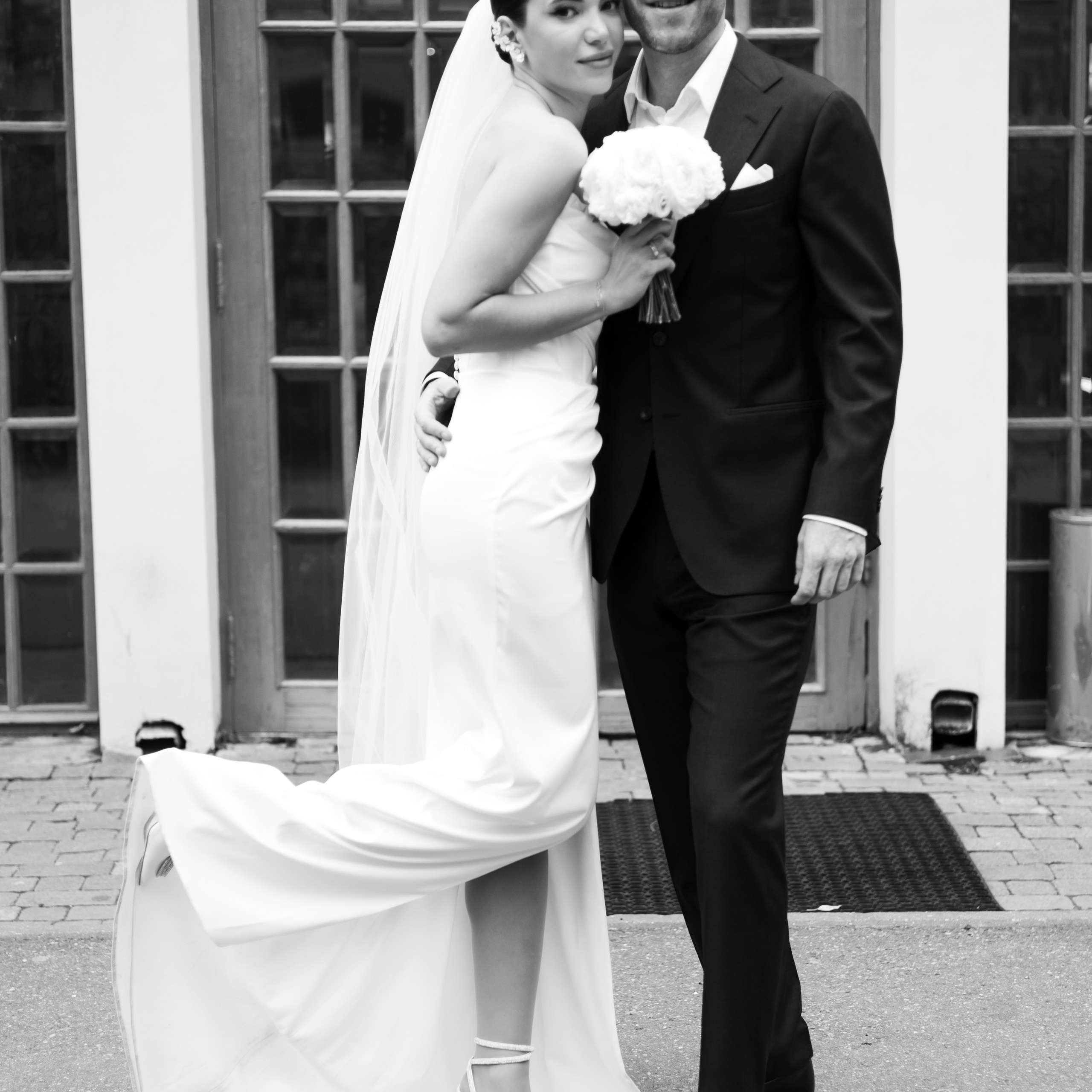 Регистрация брака в особняке Royal фотосессия лавстори в студии Москва и камерный ужин с друзьями. Свадебный фотограф Москва Москвовская область Санкт-Петербург