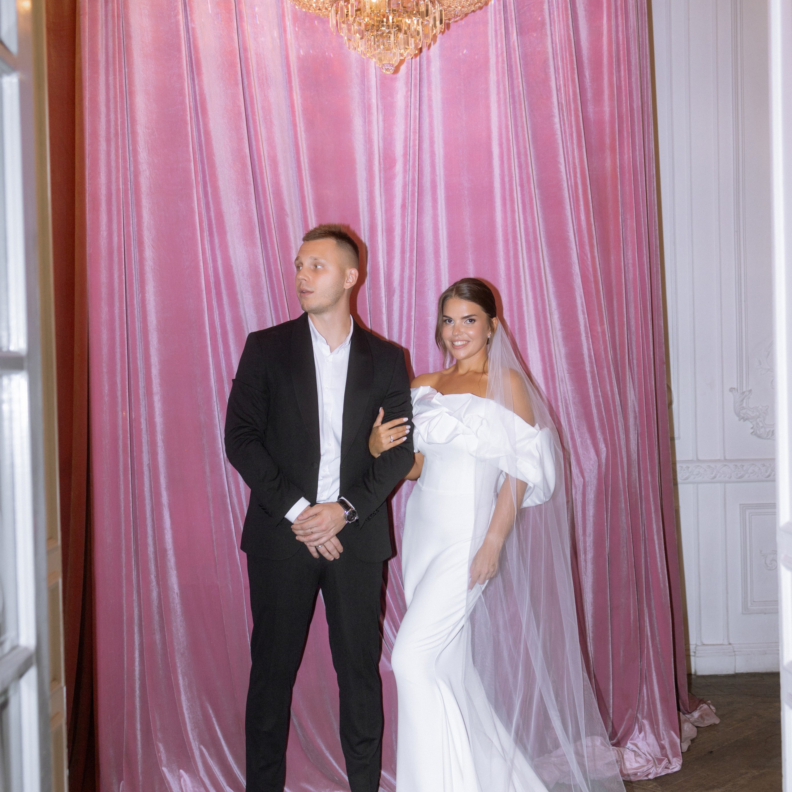 Камерная свадьба в Москве утро в отеле Рихтер регистрация в White studio Royal адреса счастья. Свадебный фотограф Москва Москвовская область Санкт-Петербург