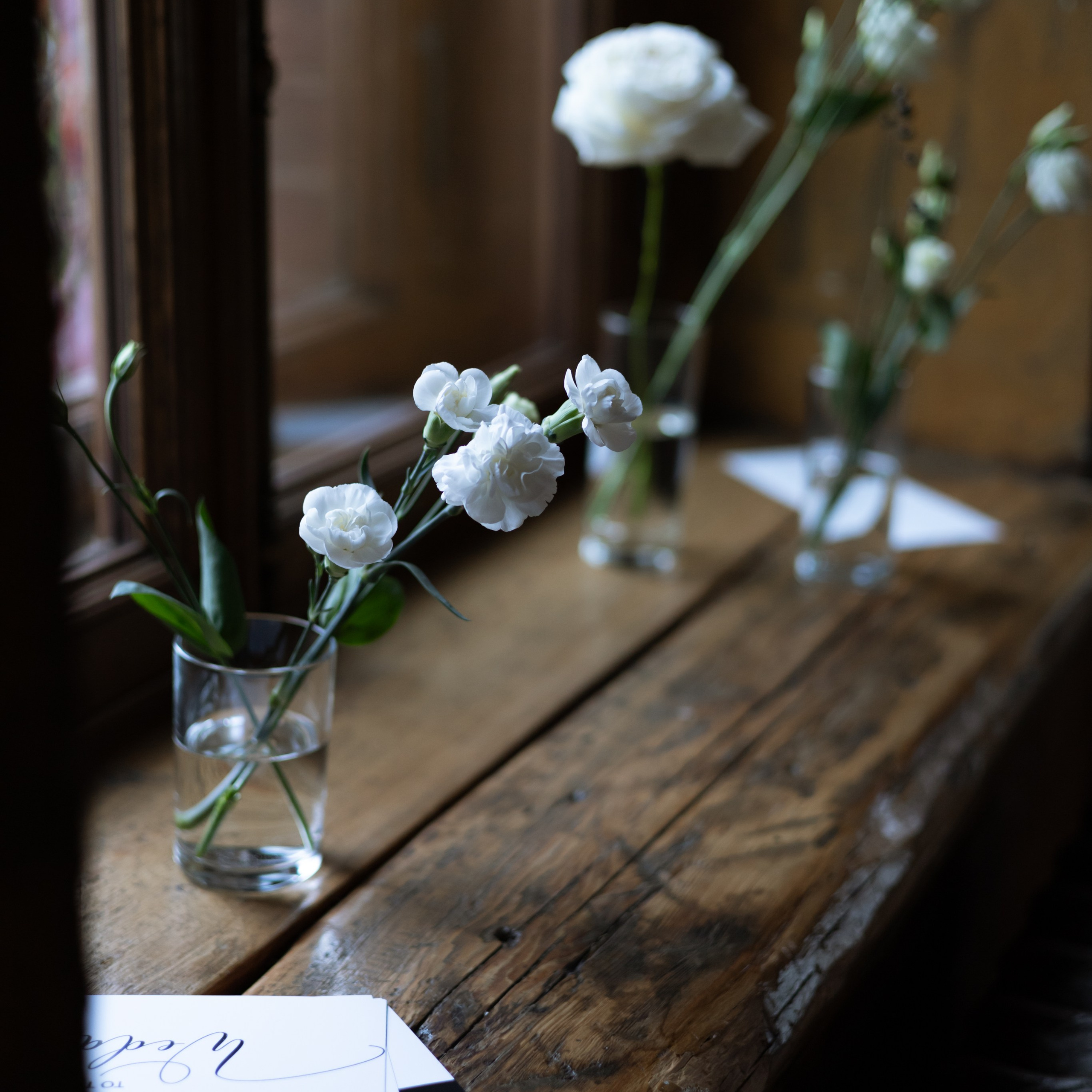 Регистрация брака в особняке Royal фотосессия лавстори в студии Москва и камерный ужин с друзьями. Свадебный фотограф Москва Москвовская область Санкт-Петербург