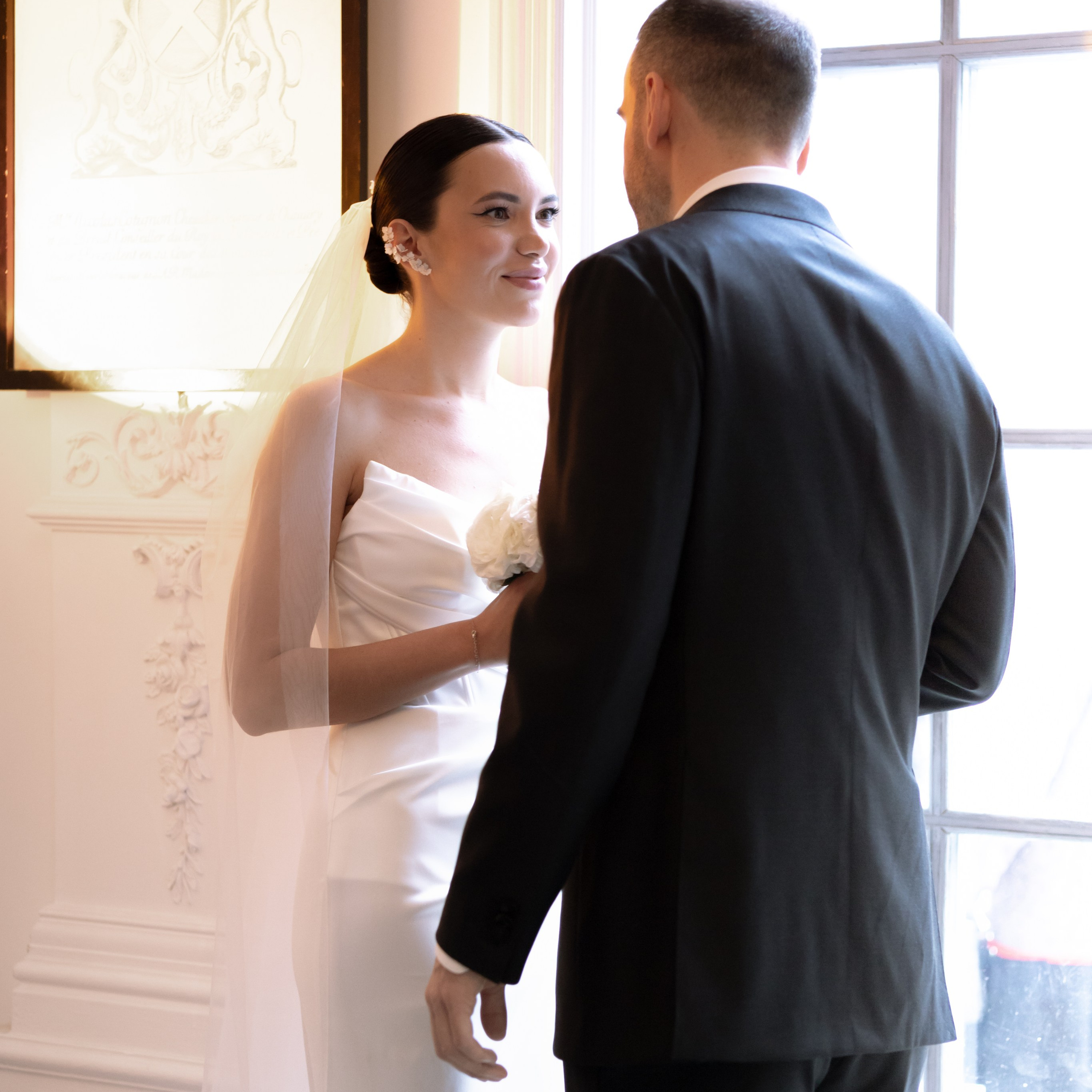 Регистрация брака в особняке Royal фотосессия лавстори в студии Москва и камерный ужин с друзьями. Свадебный фотограф Москва Москвовская область Санкт-Петербург