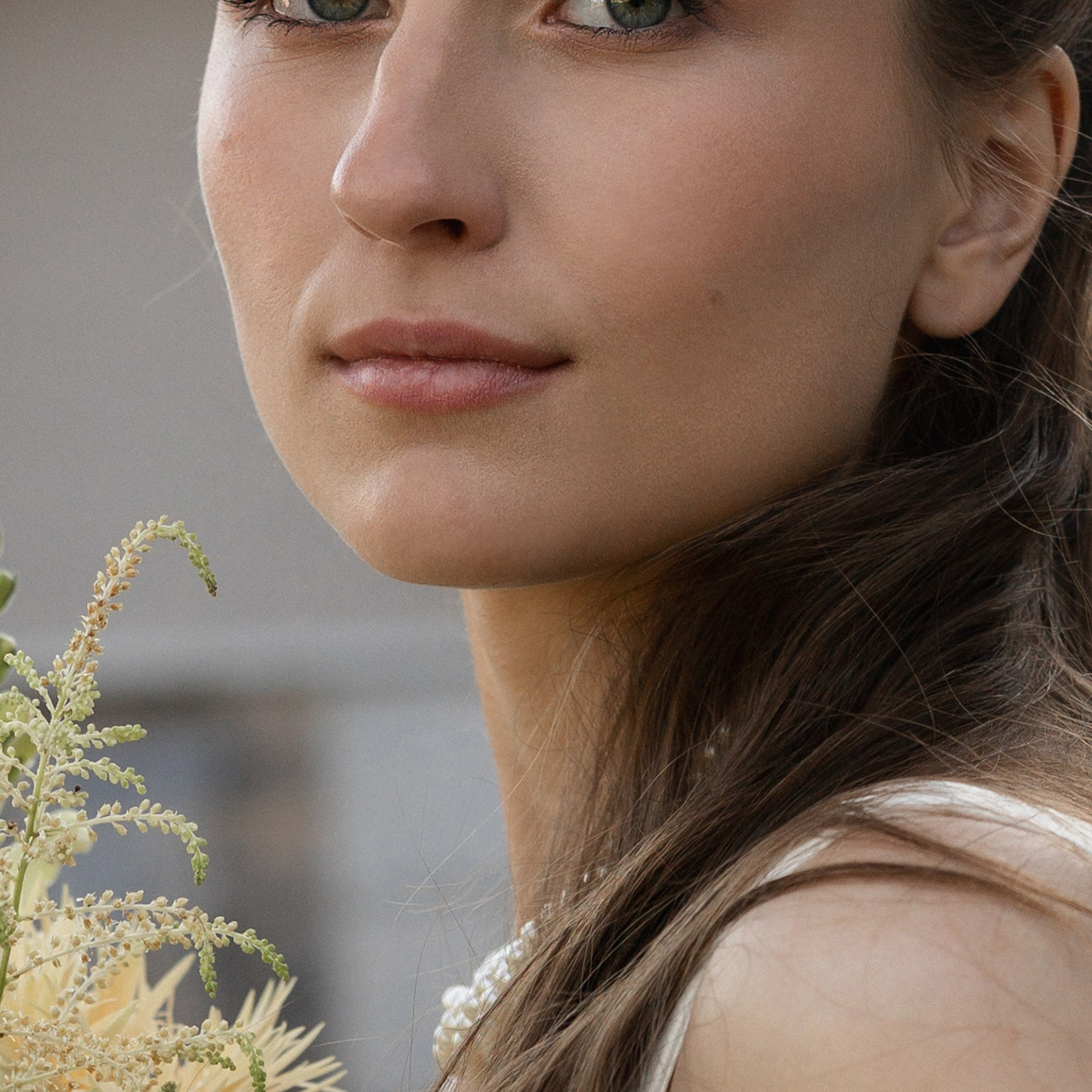 Свадебная съемка камерная с цветным дымом. Свадебный фотограф Москва Москвовская область Санкт-Петербург