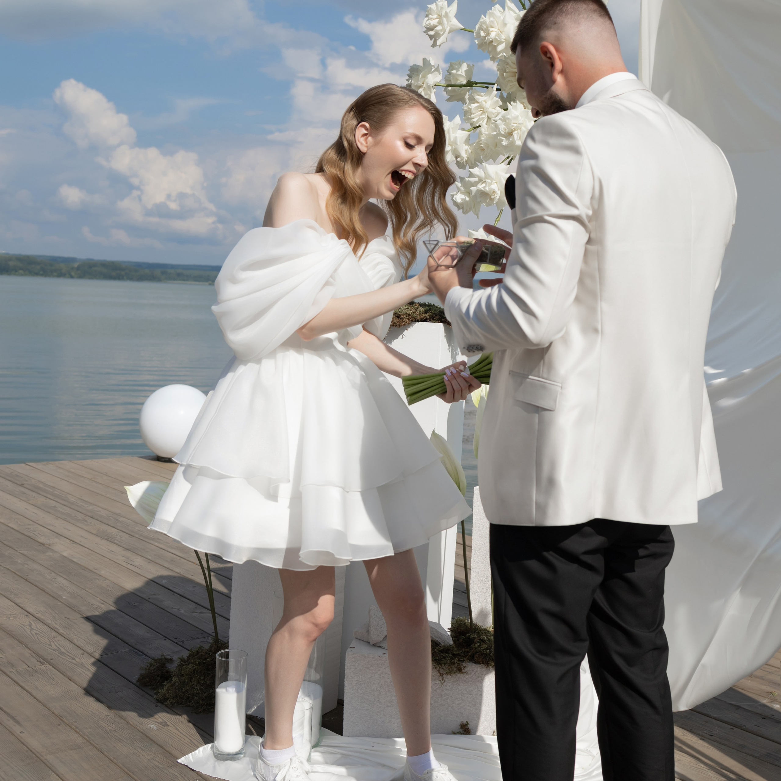 Свадьба на 50 человек на озере Сенеж площадка the Sun выездная регистрация. Свадебный фотограф Москва Москвовская область Санкт-Петербург