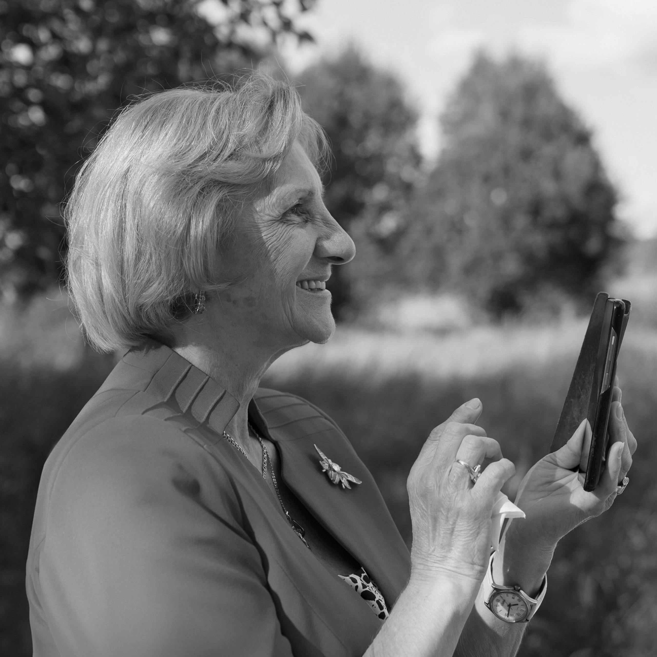 Свадебная съемка камерная с цветным дымом. Свадебный фотограф Москва Москвовская область Санкт-Петербург