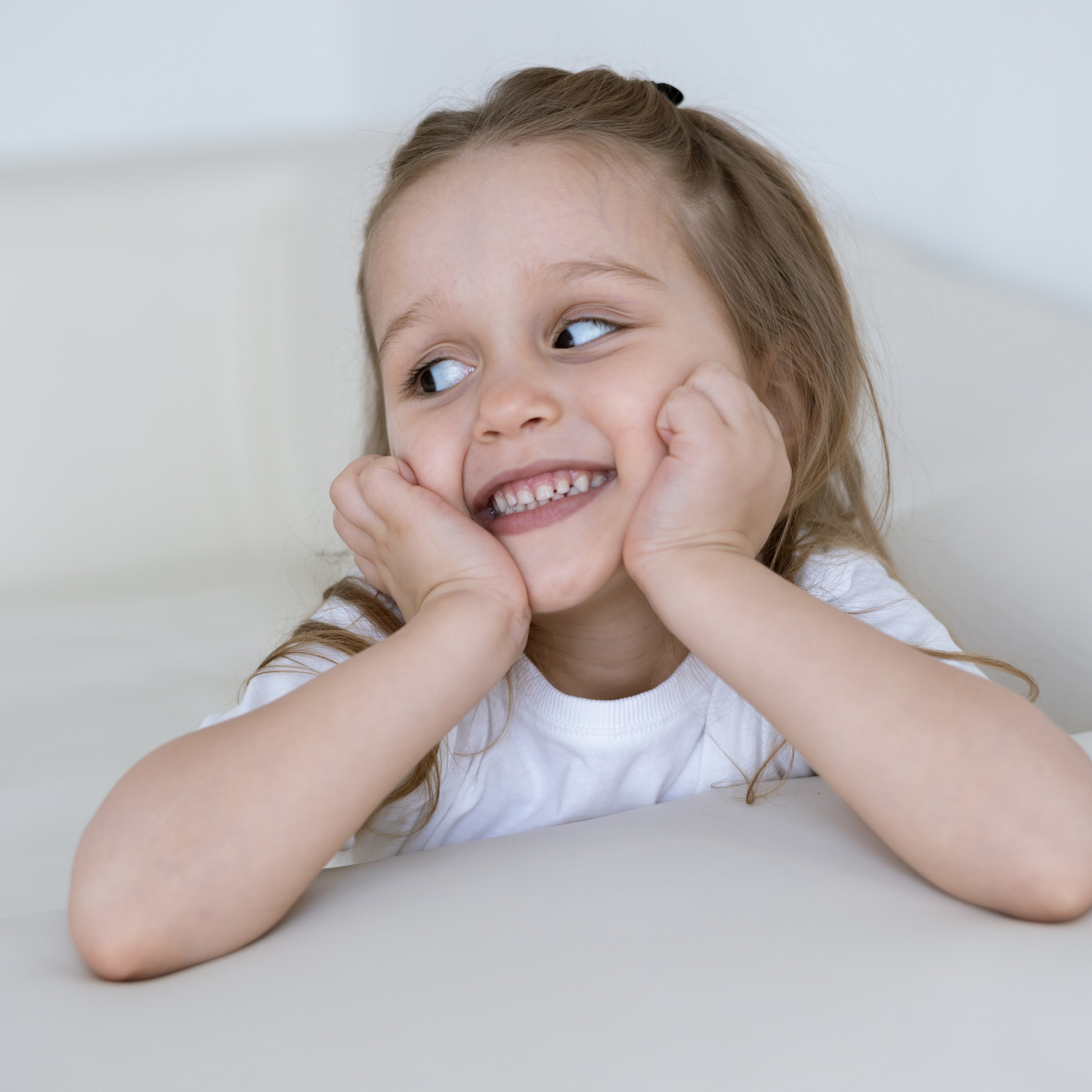 Фотосессия на 4 года в студии Москва. Свадебный фотограф Москва Москвовская область Санкт-Петербург