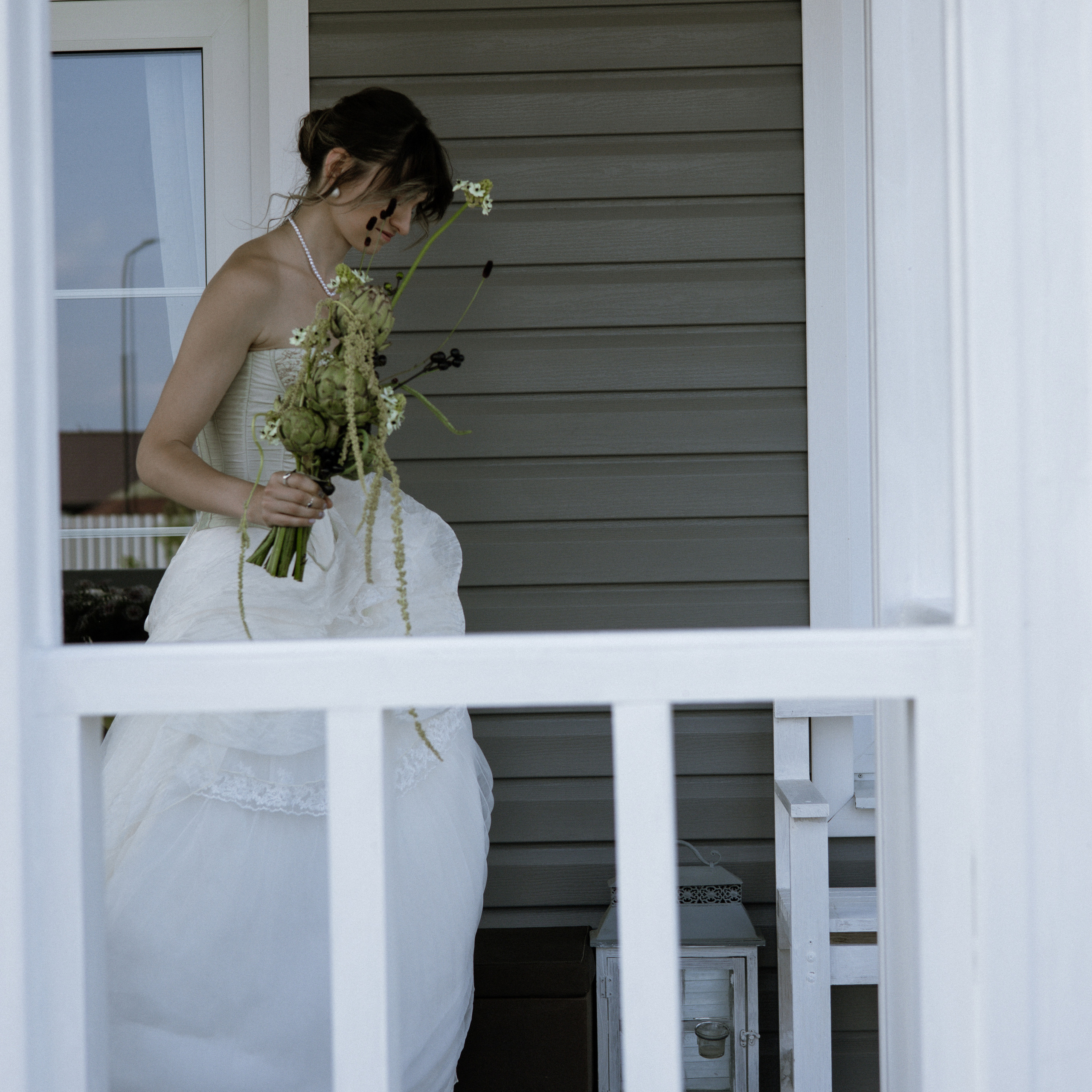 Vnukovo Village свадебная фотосессия с выездной регистрацияей жарким августом утро невесты в доме на природе и выездная регистрация. Свадебный фотограф Москва Москвовская область Санкт-Петербург