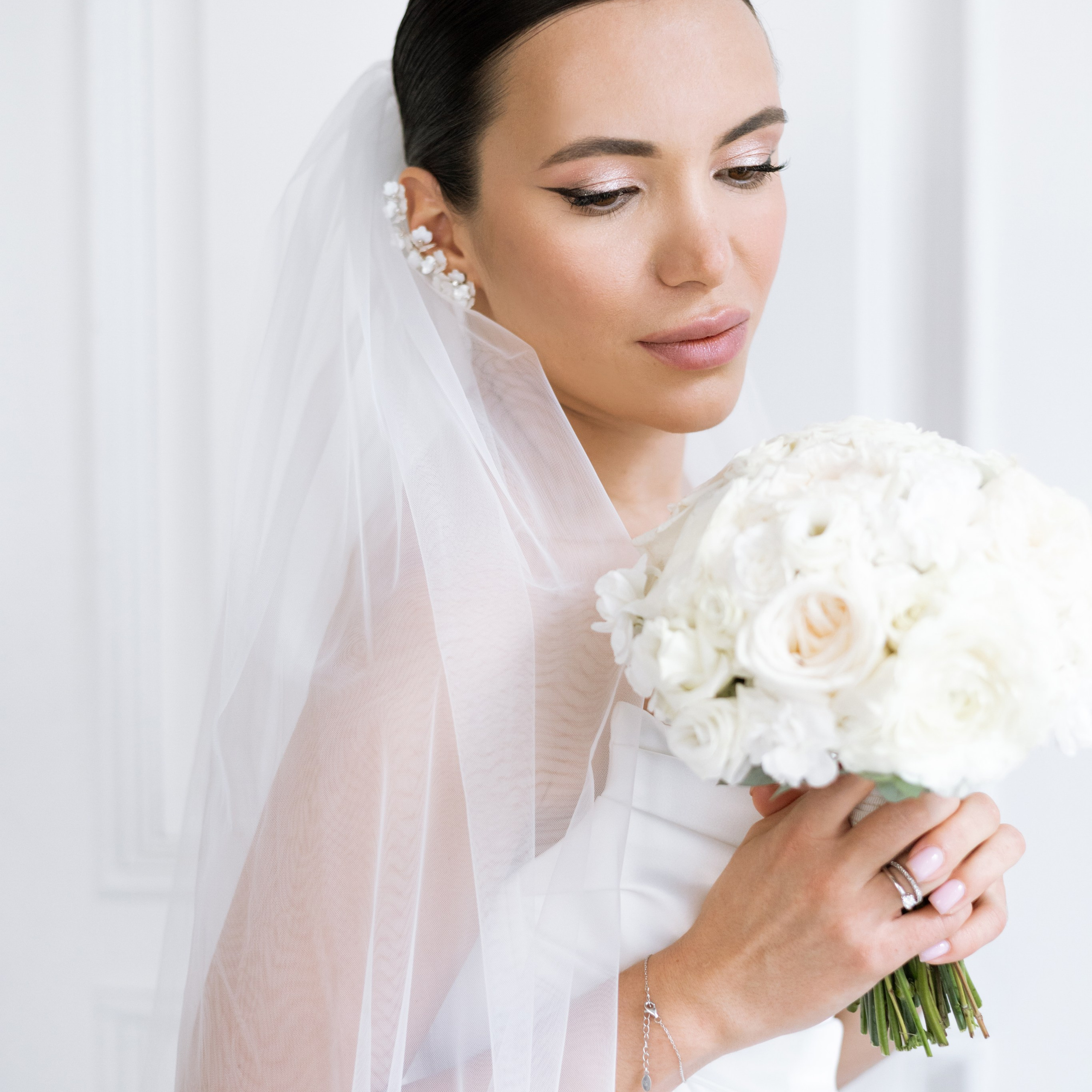 Регистрация брака в особняке Royal фотосессия лавстори в студии Москва и камерный ужин с друзьями. Свадебный фотограф Москва Москвовская область Санкт-Петербург