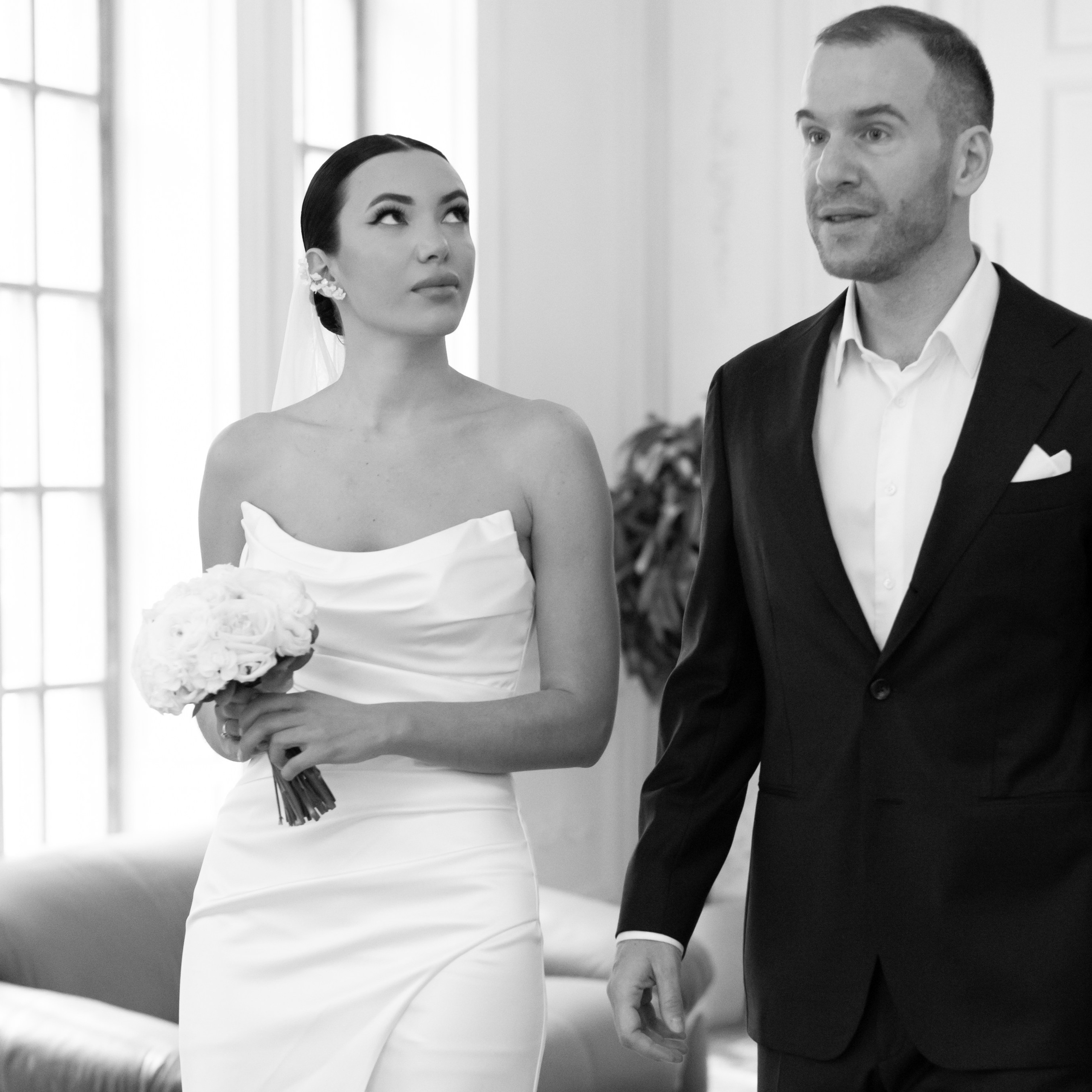 Регистрация брака в особняке Royal фотосессия лавстори в студии Москва и камерный ужин с друзьями. Свадебный фотограф Москва Москвовская область Санкт-Петербург