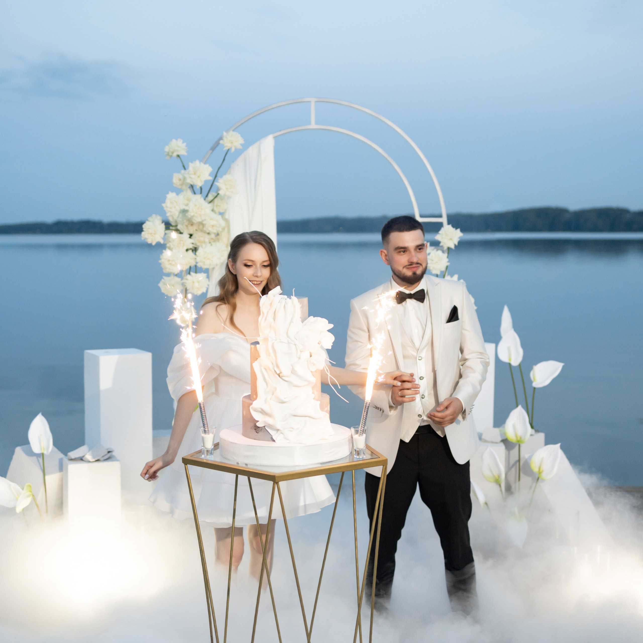 Свадьба на 50 человек на озере Сенеж площадка the Sun выездная регистрация. Свадебный фотограф Москва Москвовская область Санкт-Петербург