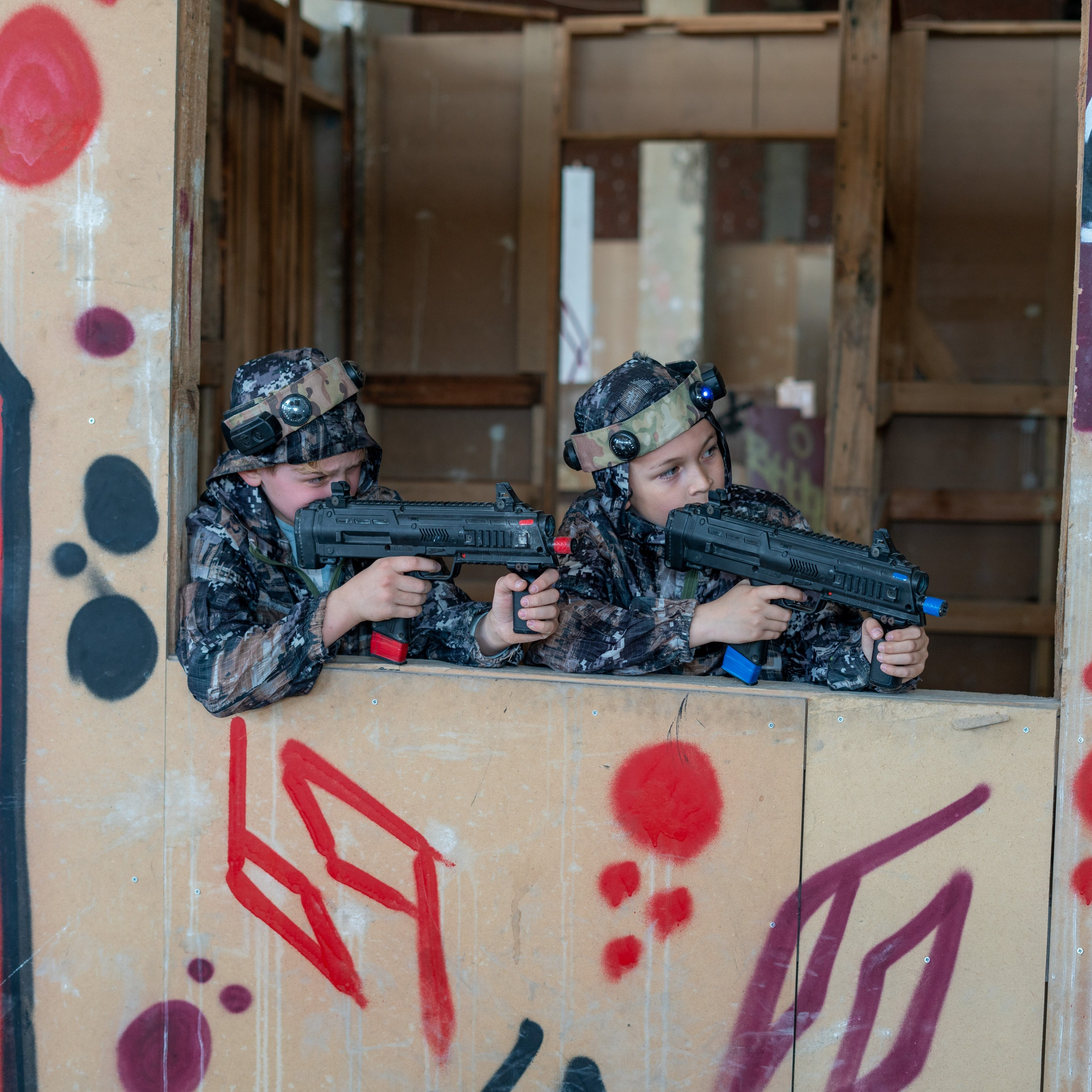 Лазертаг, Косте 10 лет. Главная