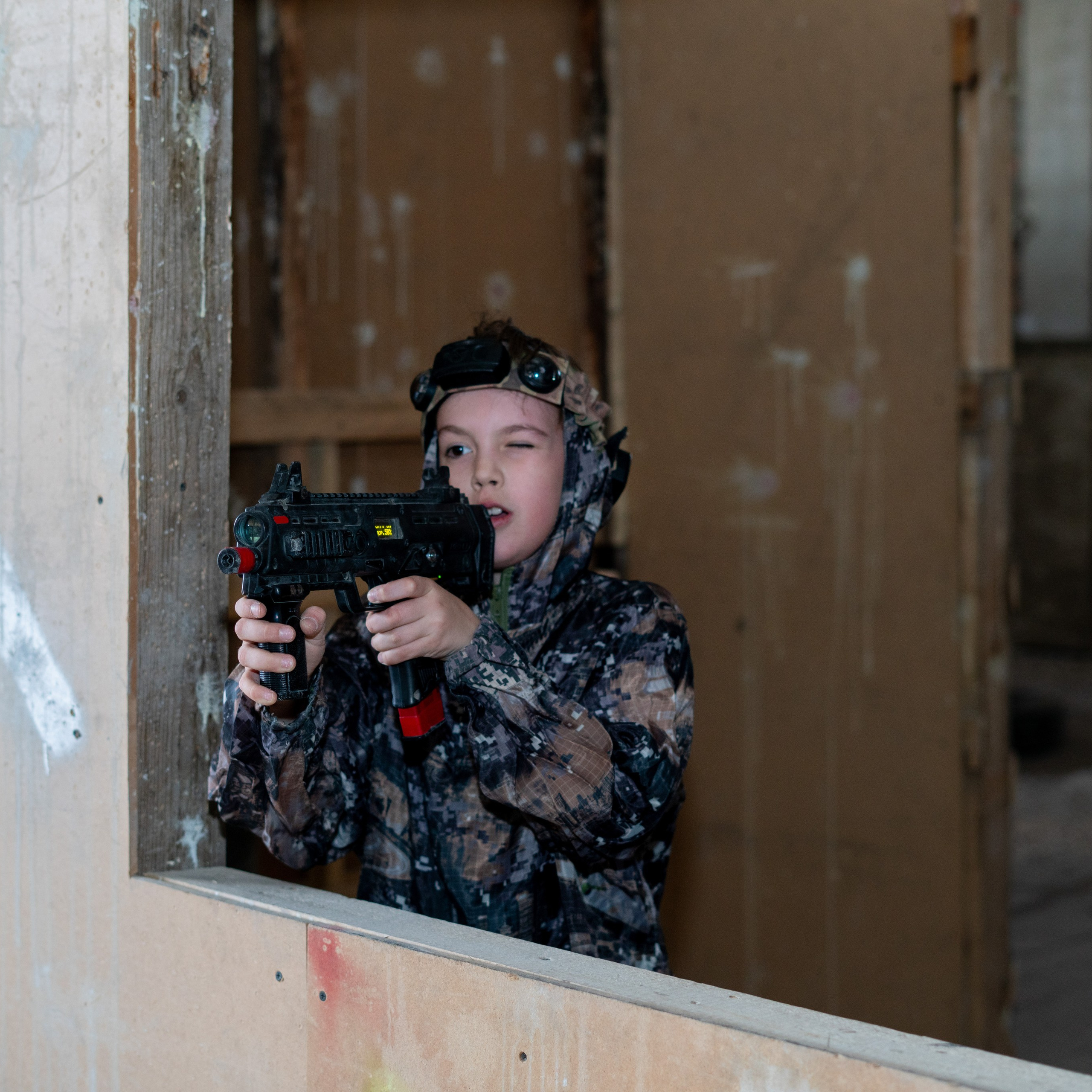 Лазертаг, Косте 10 лет. Главная