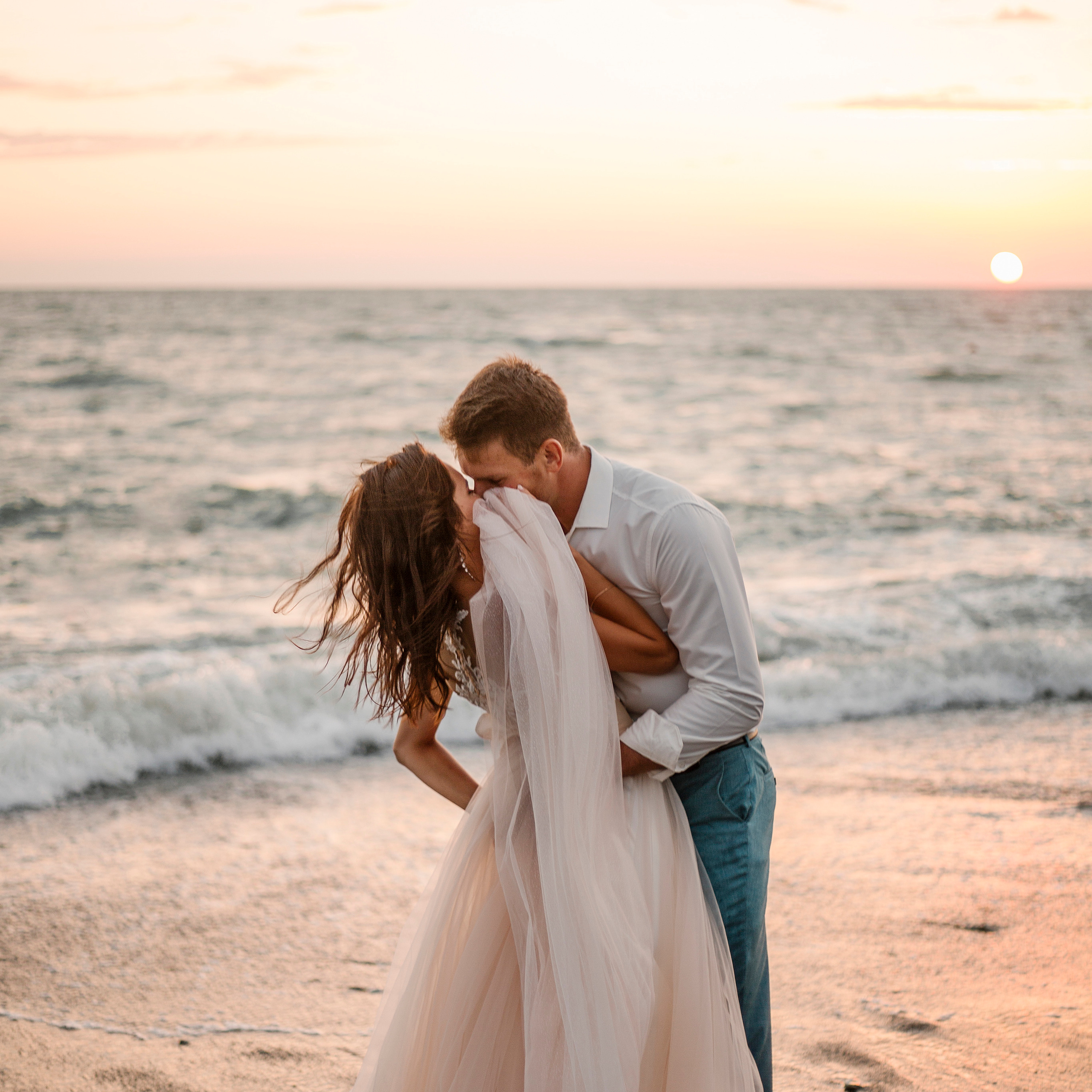 Молодожены