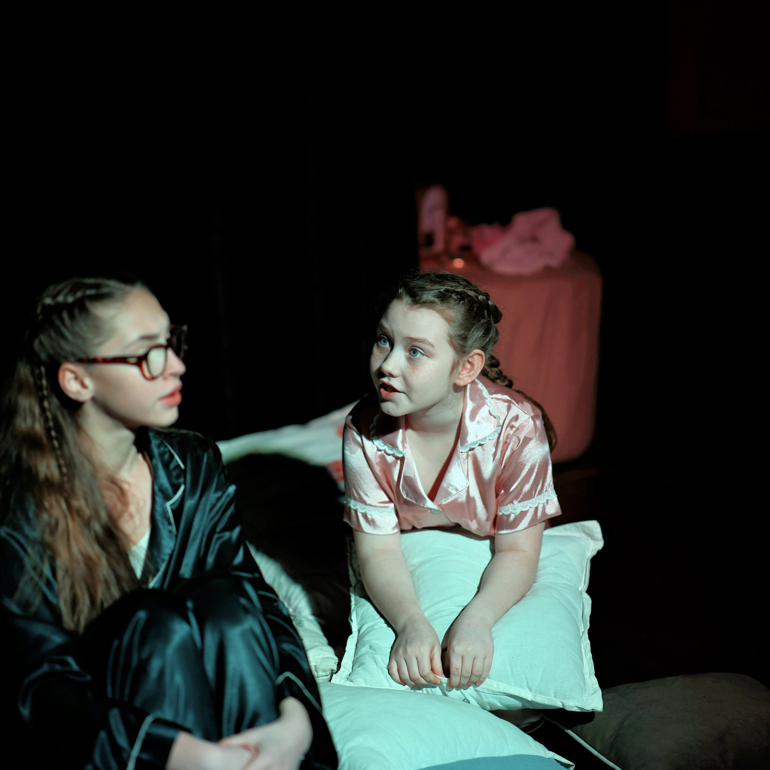 В шкафу с призраком (2)