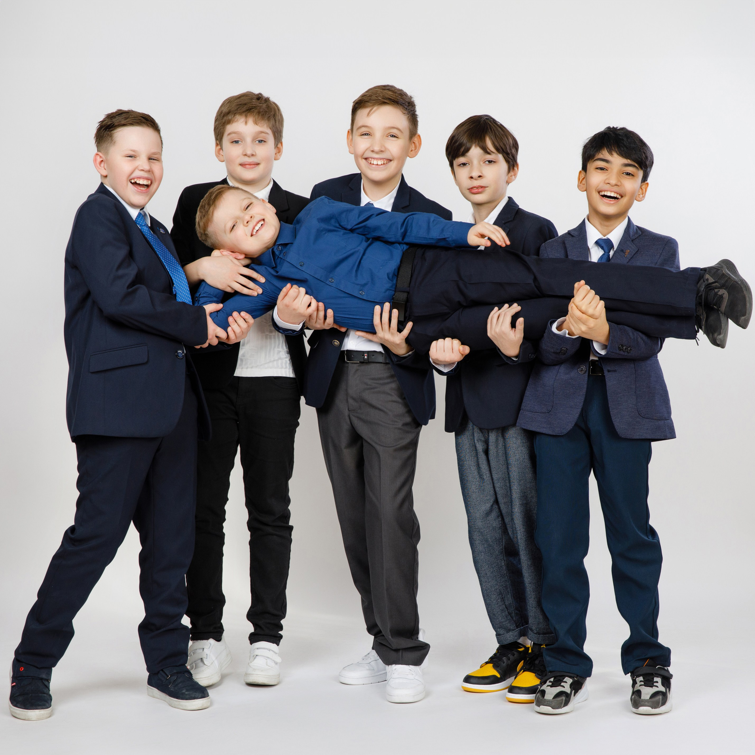 ДЛЯ 1-4 КЛАССОВ. Выпускные альбомы в Москве FOTOVMESTE