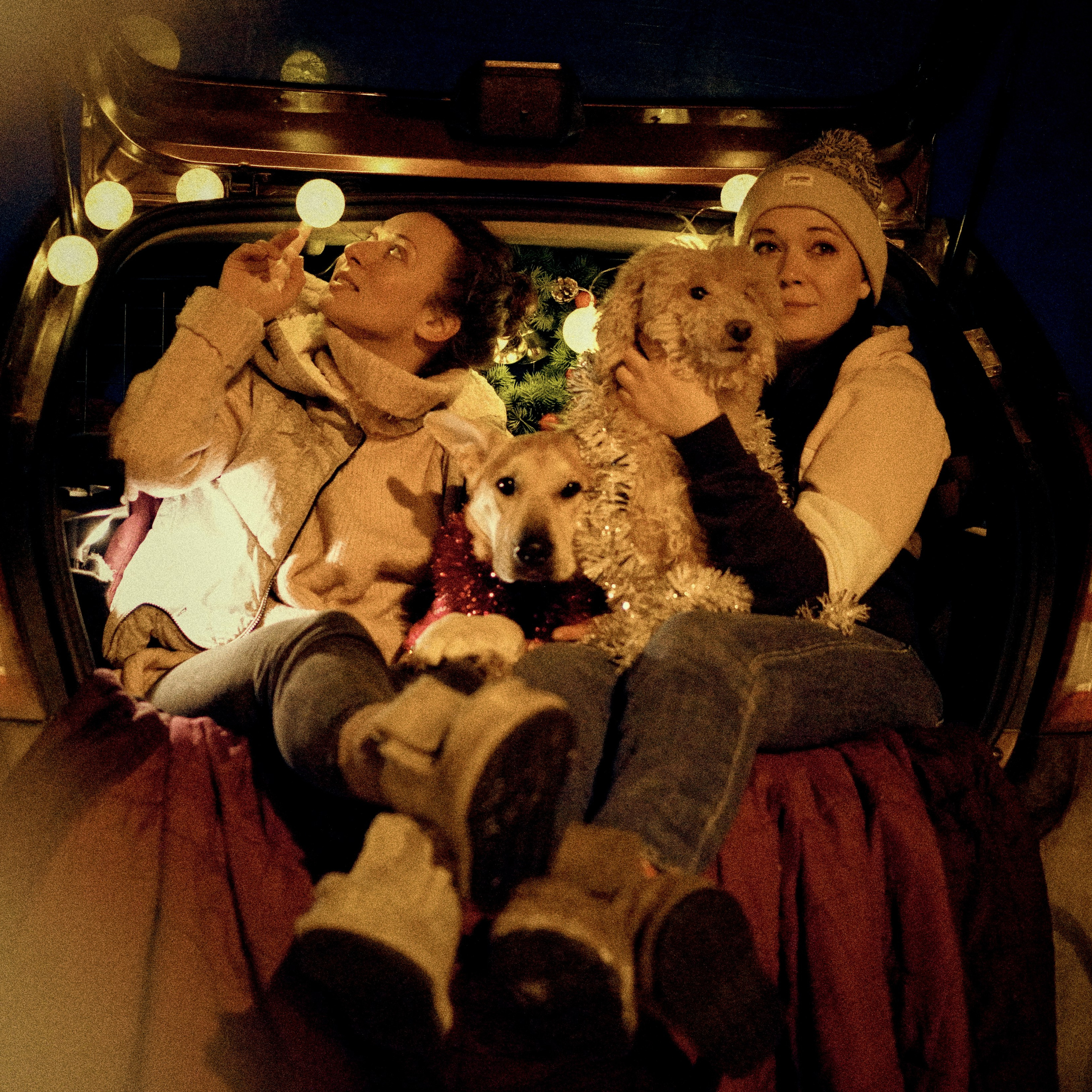 «Под светом уличного фонаря»