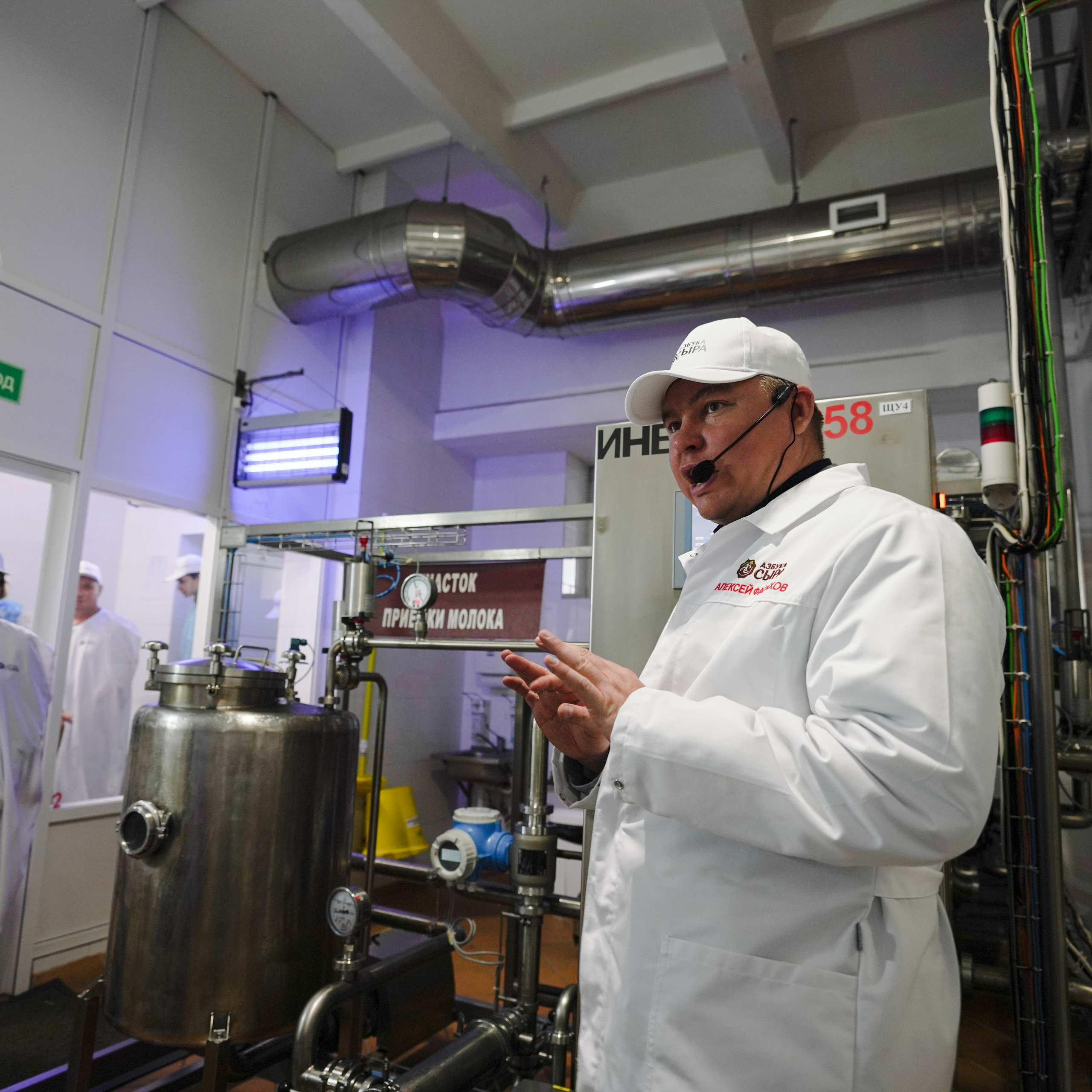 съемка делегации на заводе Азбука сыра