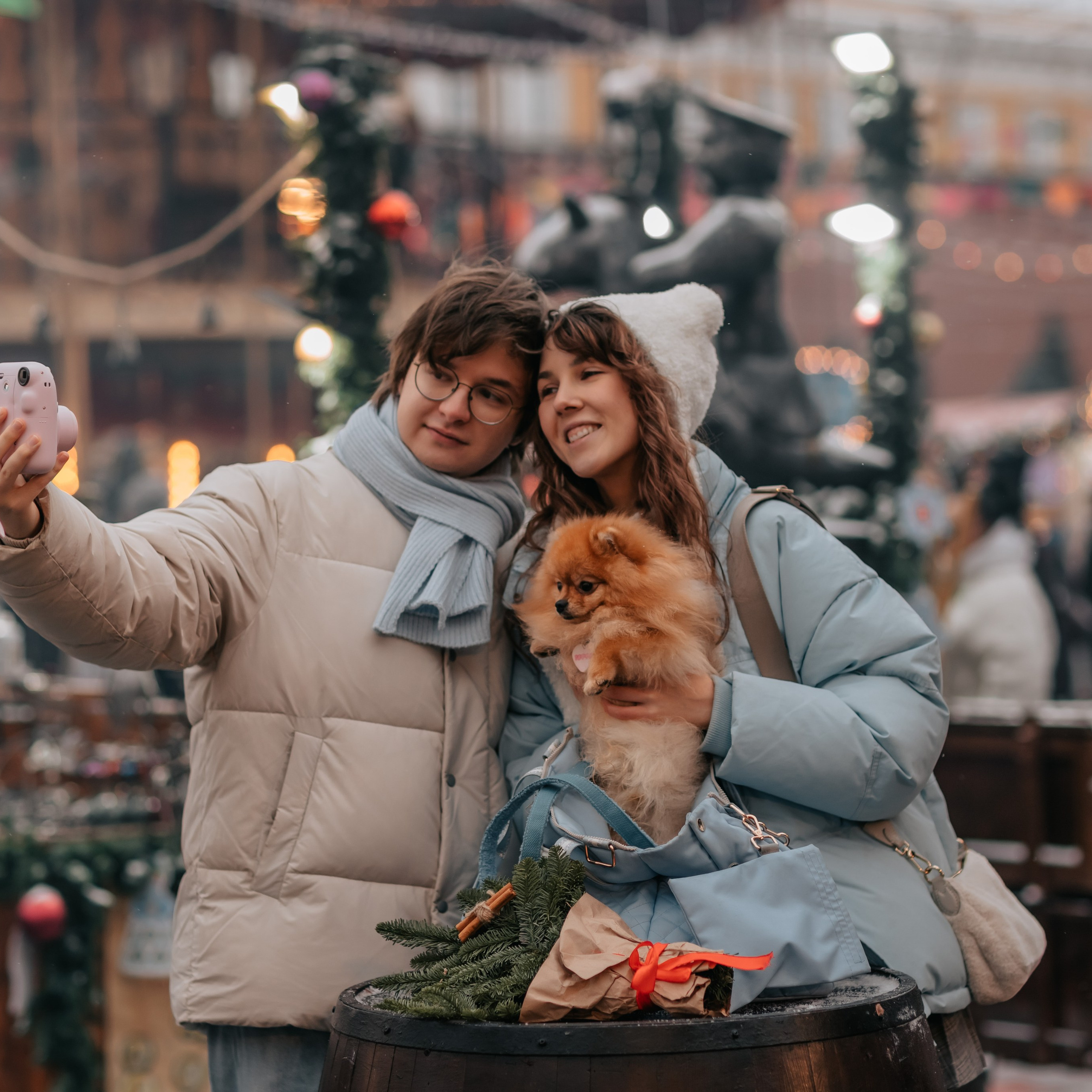 Тоффи и семья на новогодней ярмарке