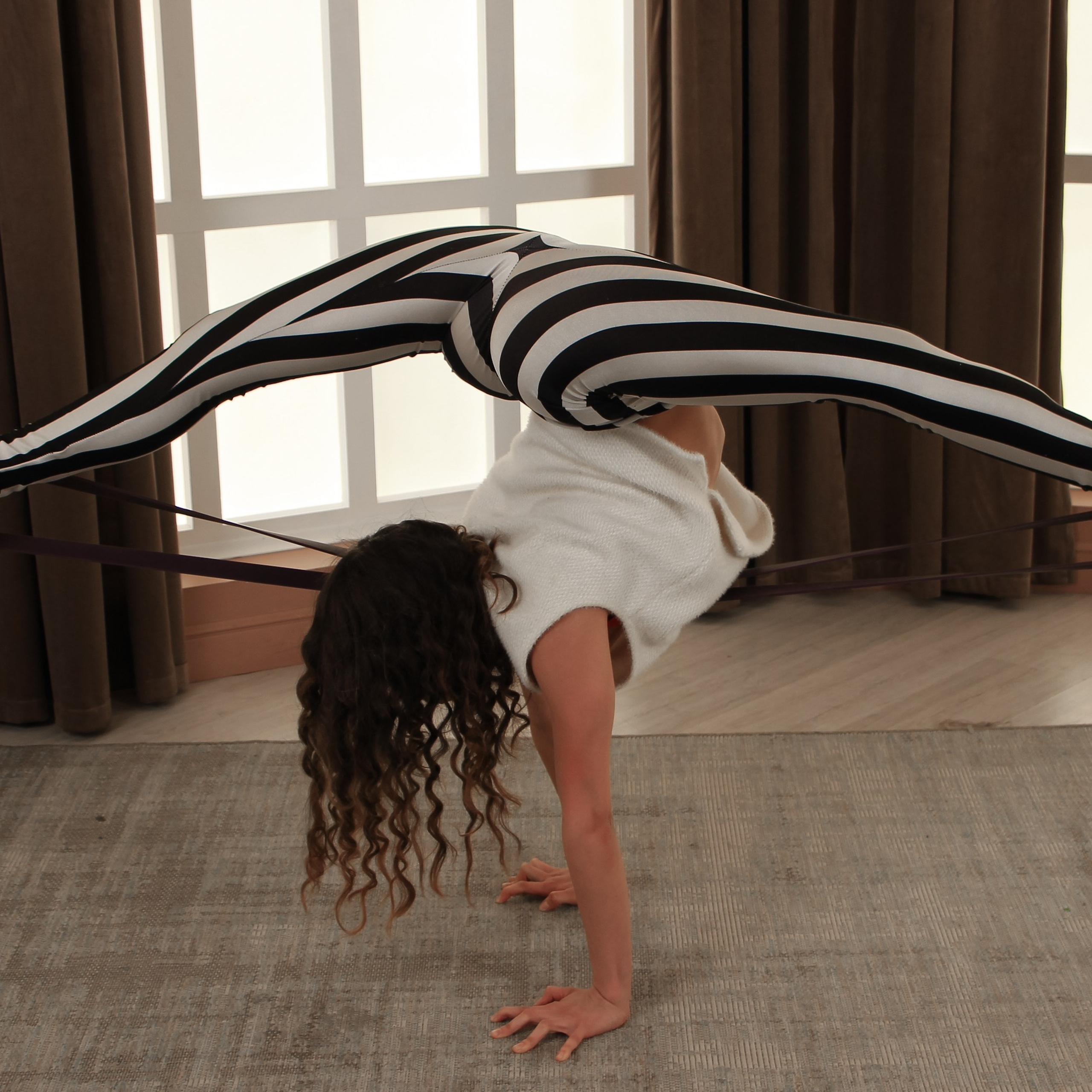 Цирковая 027. Fantastic-Bodies photo performance