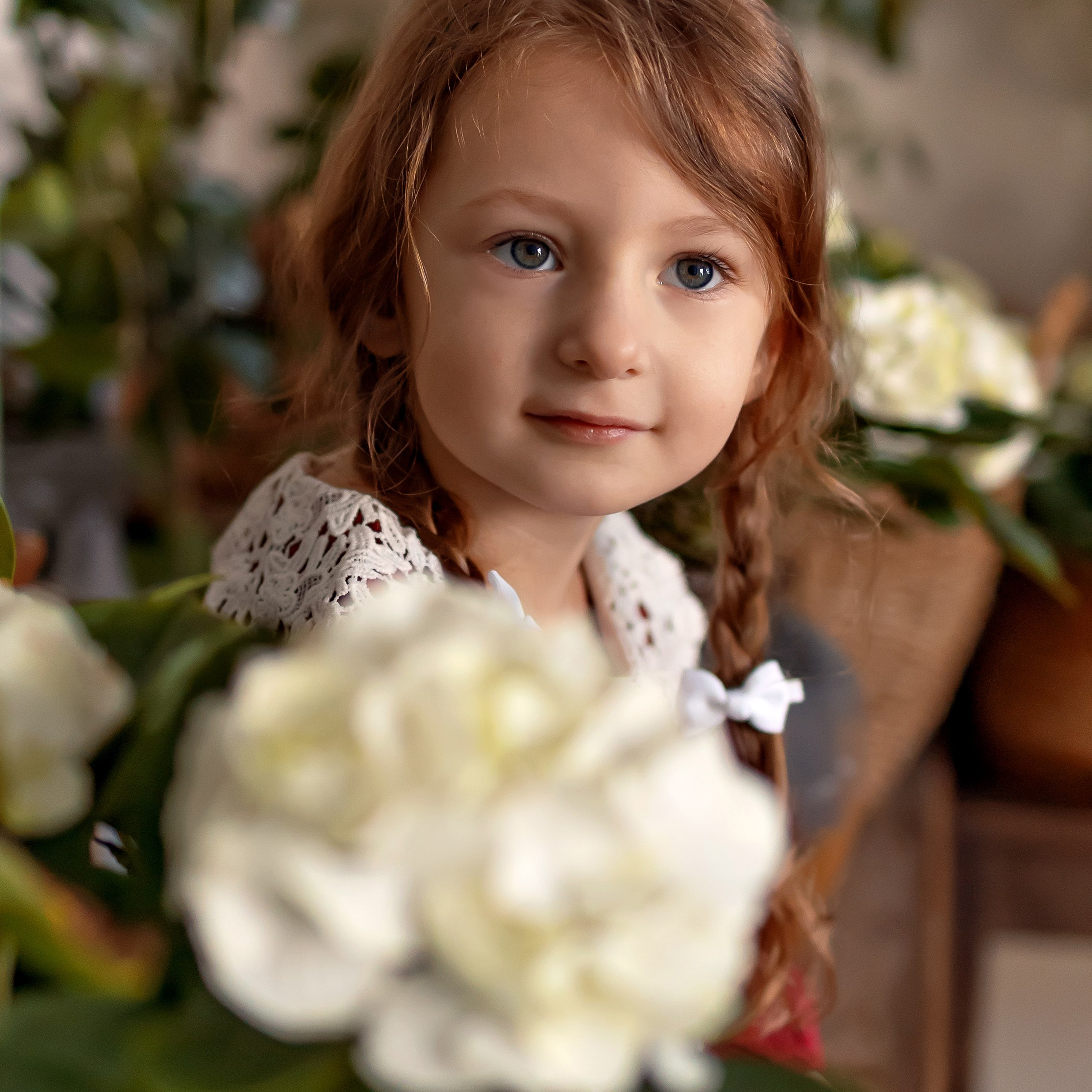 Мия в гортензиях