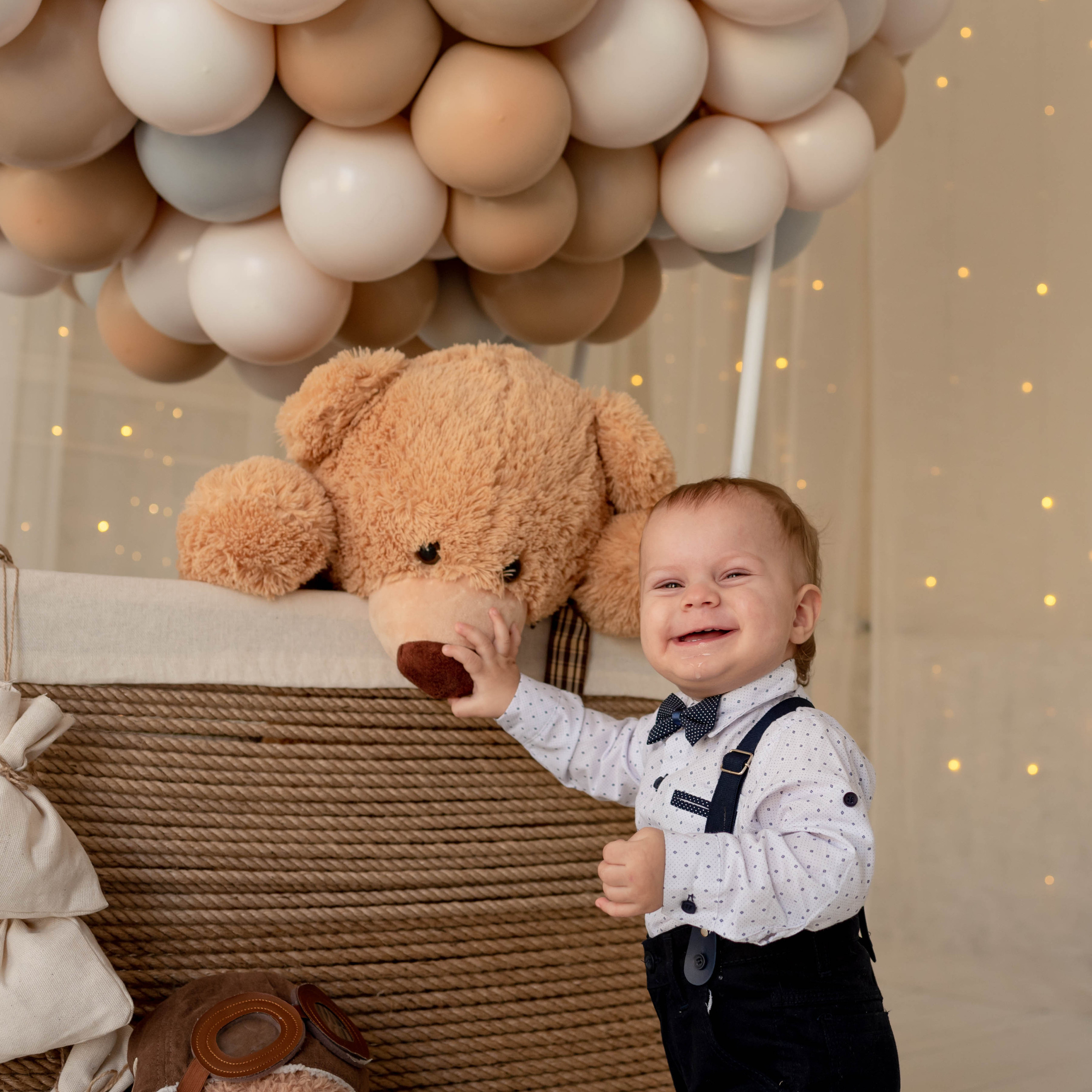 Максим с воздушным шаром