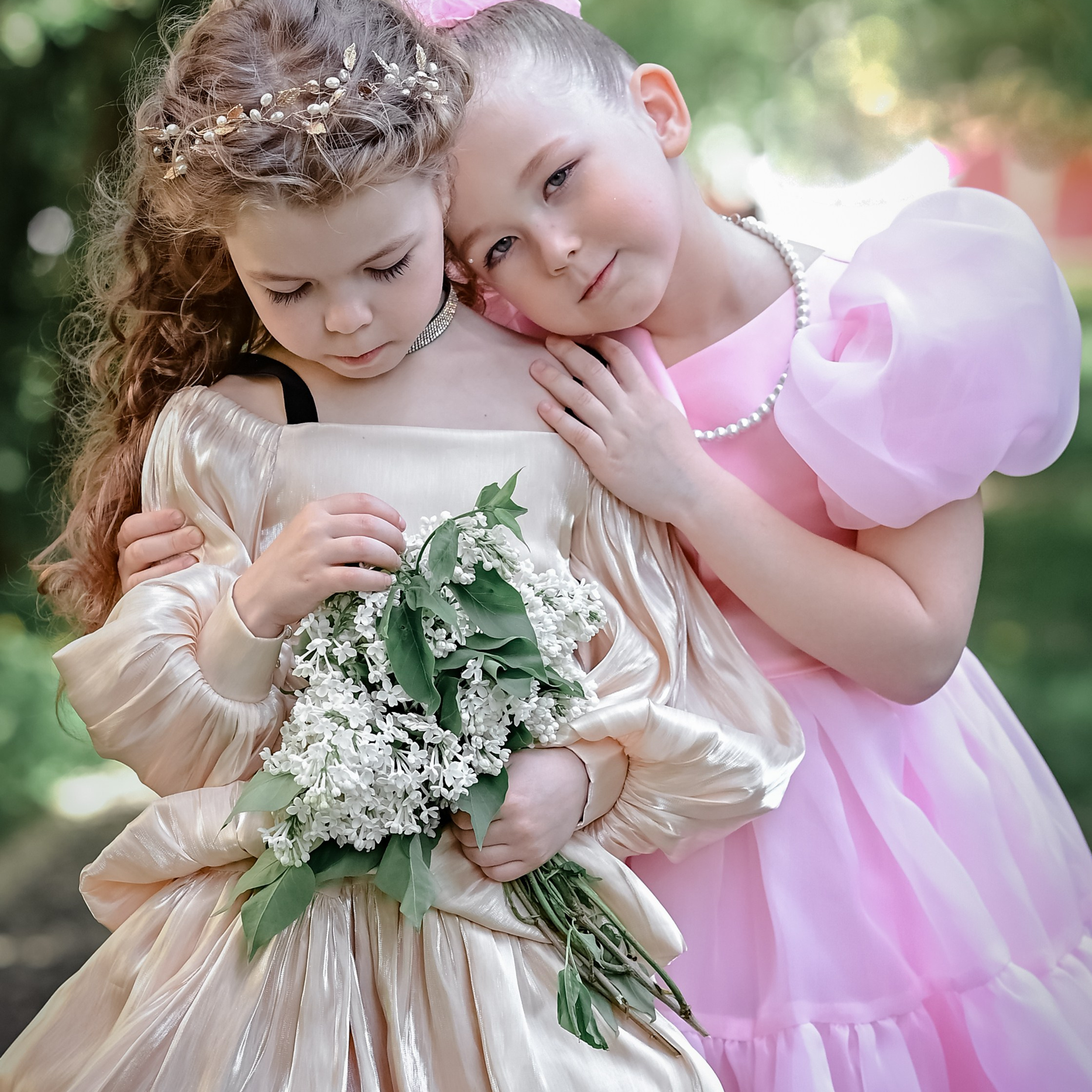 Вика и Маша