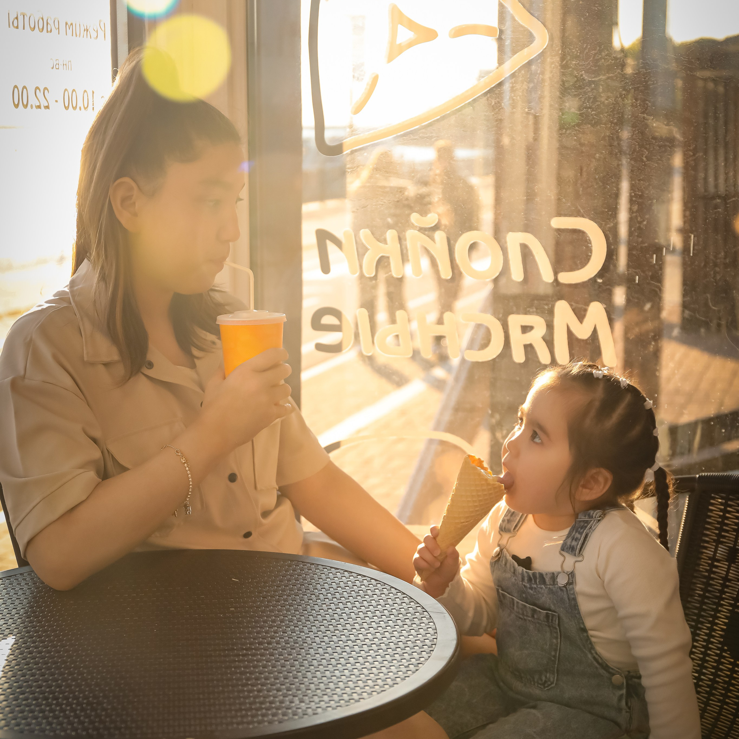 На набережной