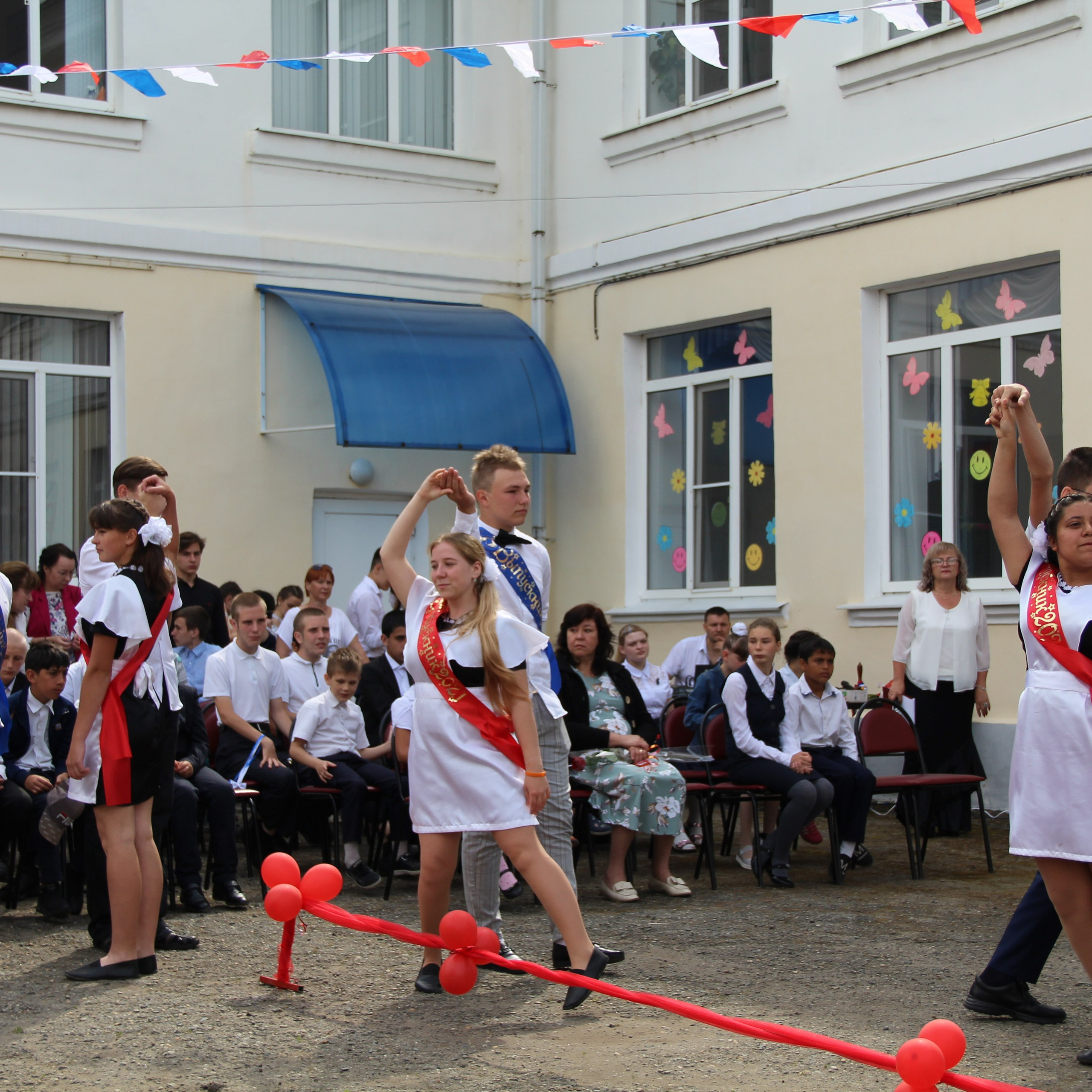 История первого альбома