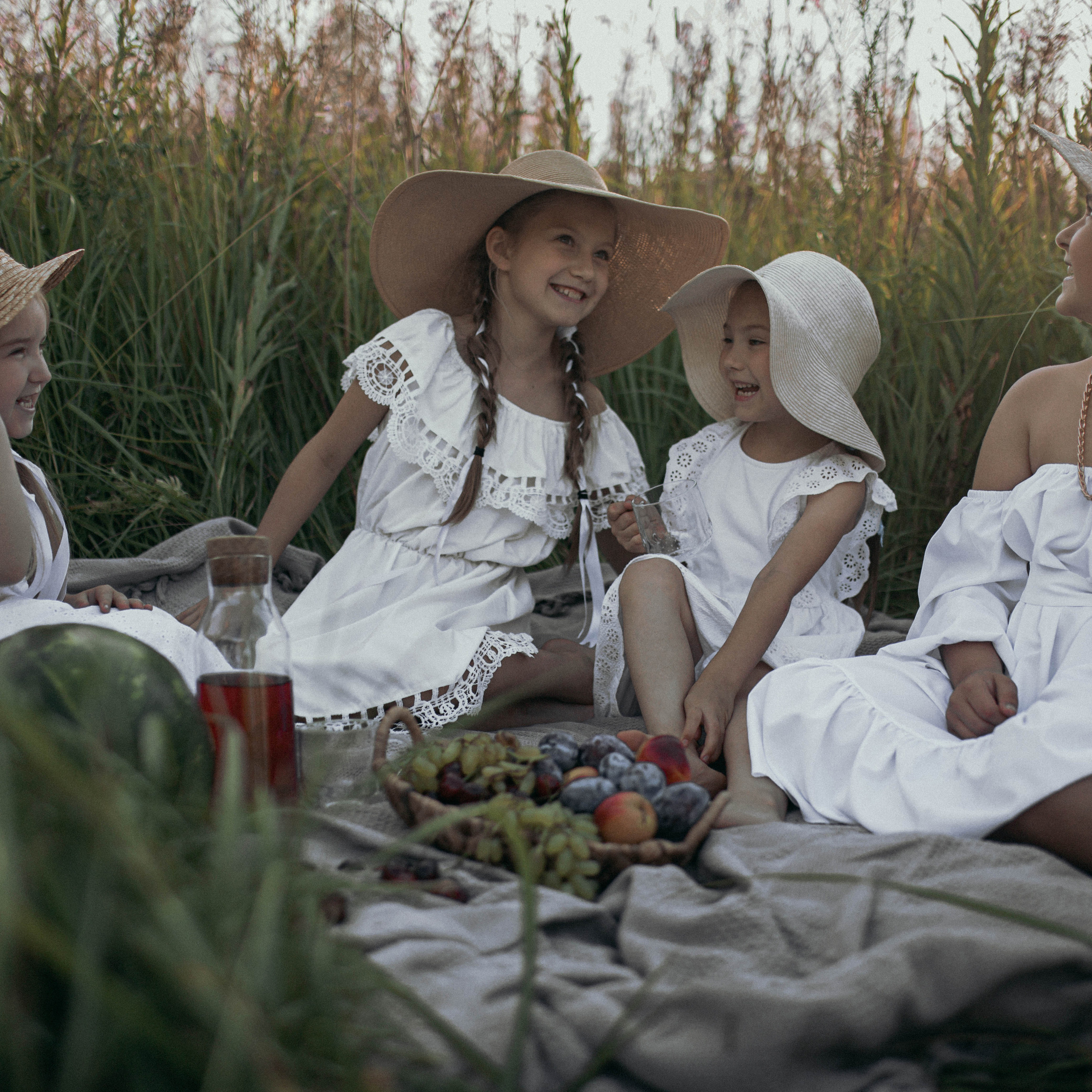 Детская съемка на красивом закате