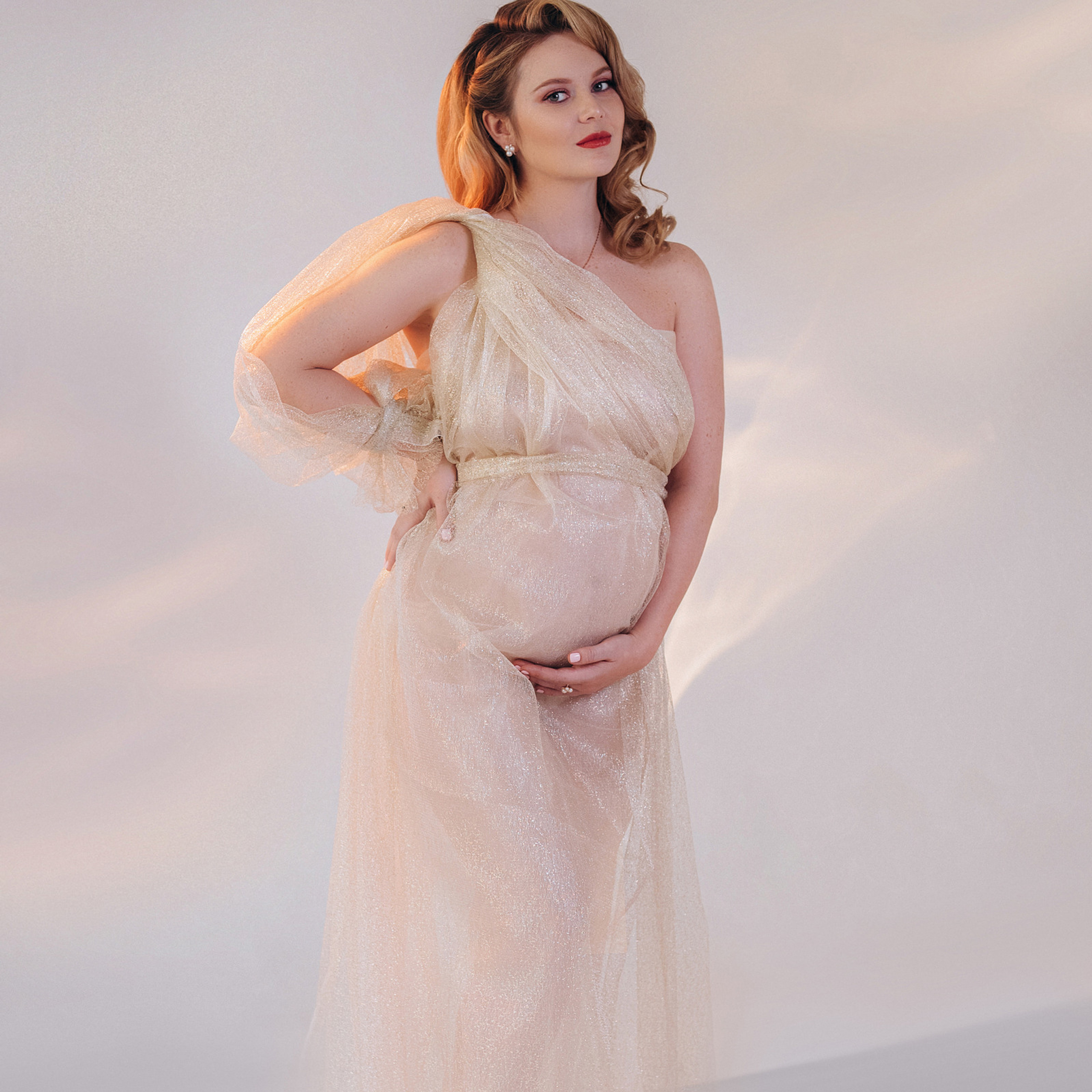 Фотосессия беременной в студии